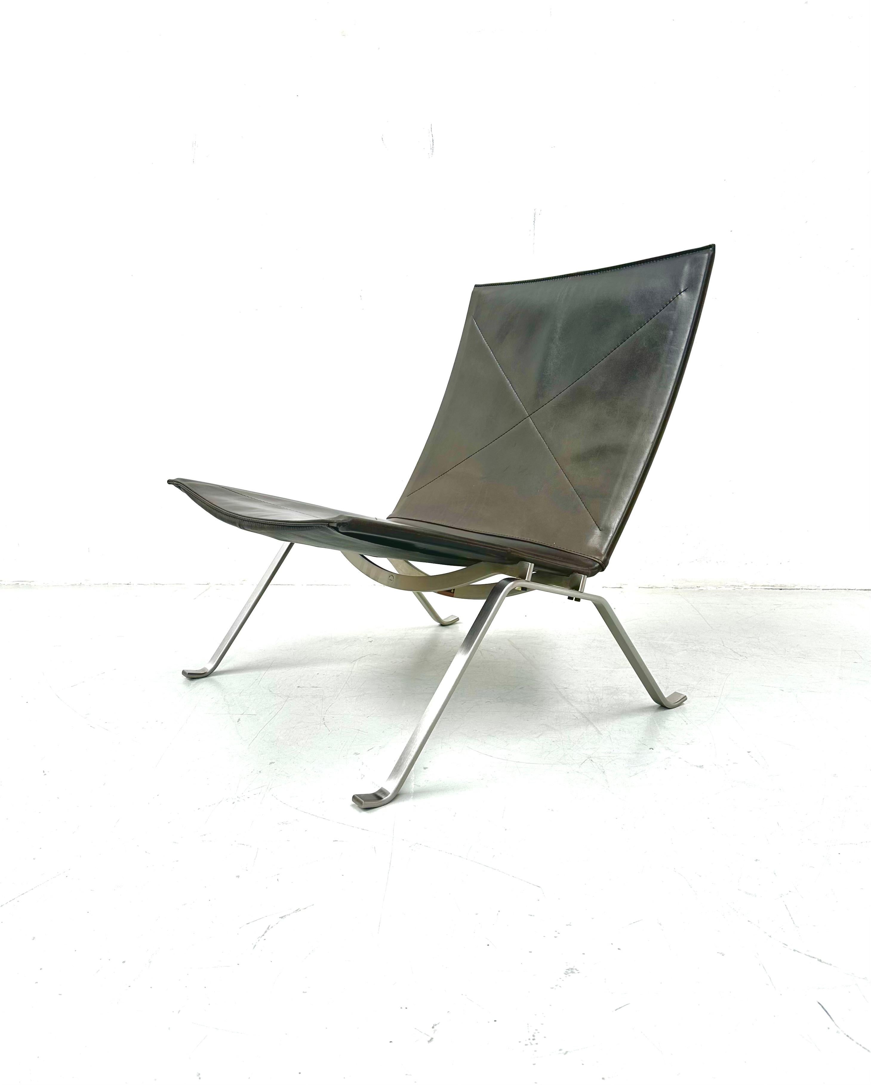 Danish Black Leather PK22 Easy Chair by Poul Kjærholm for Fritz Hansen. 2