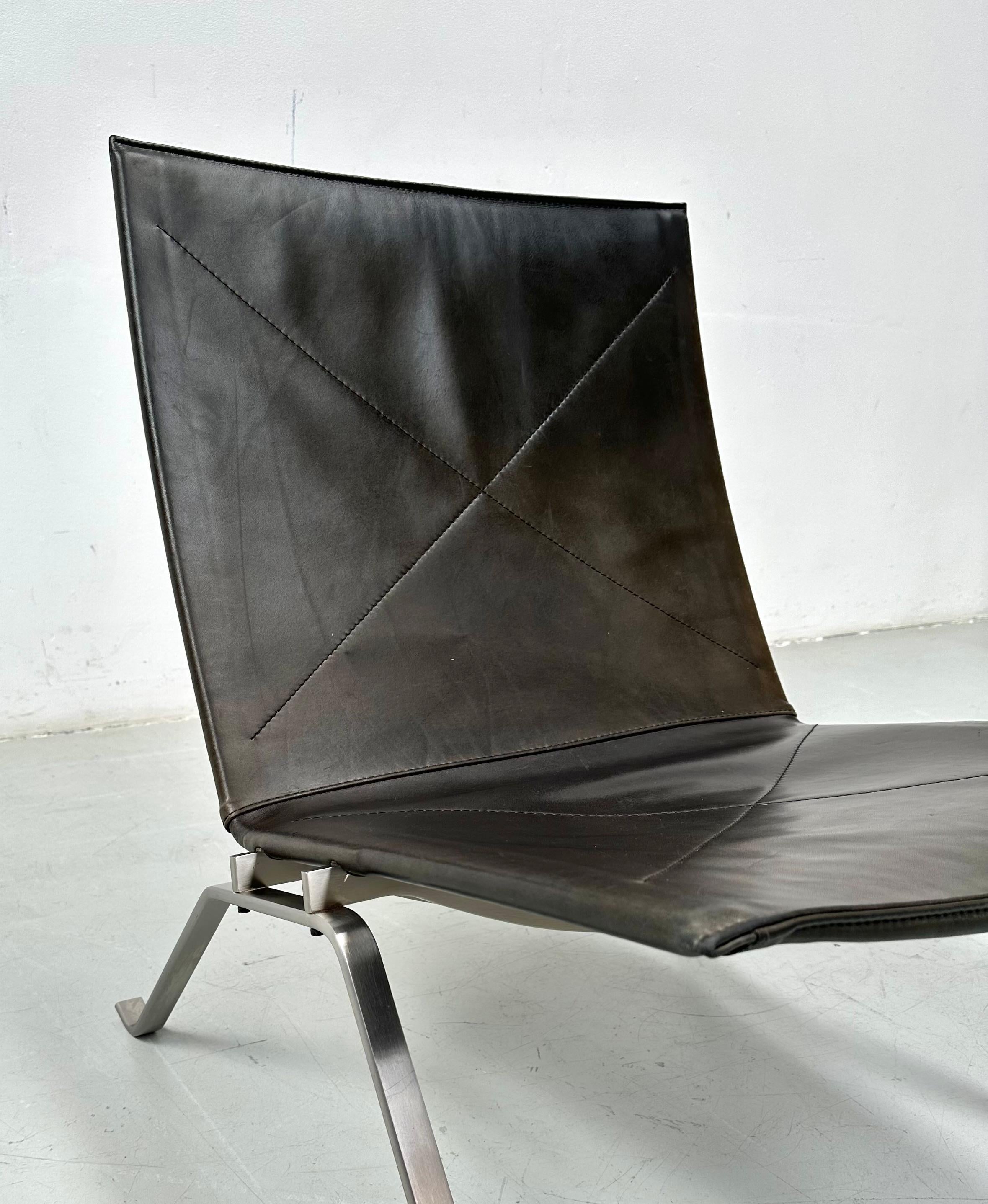 Danish Black Leather PK22 Easy Chair by Poul Kjærholm for Fritz Hansen. 3