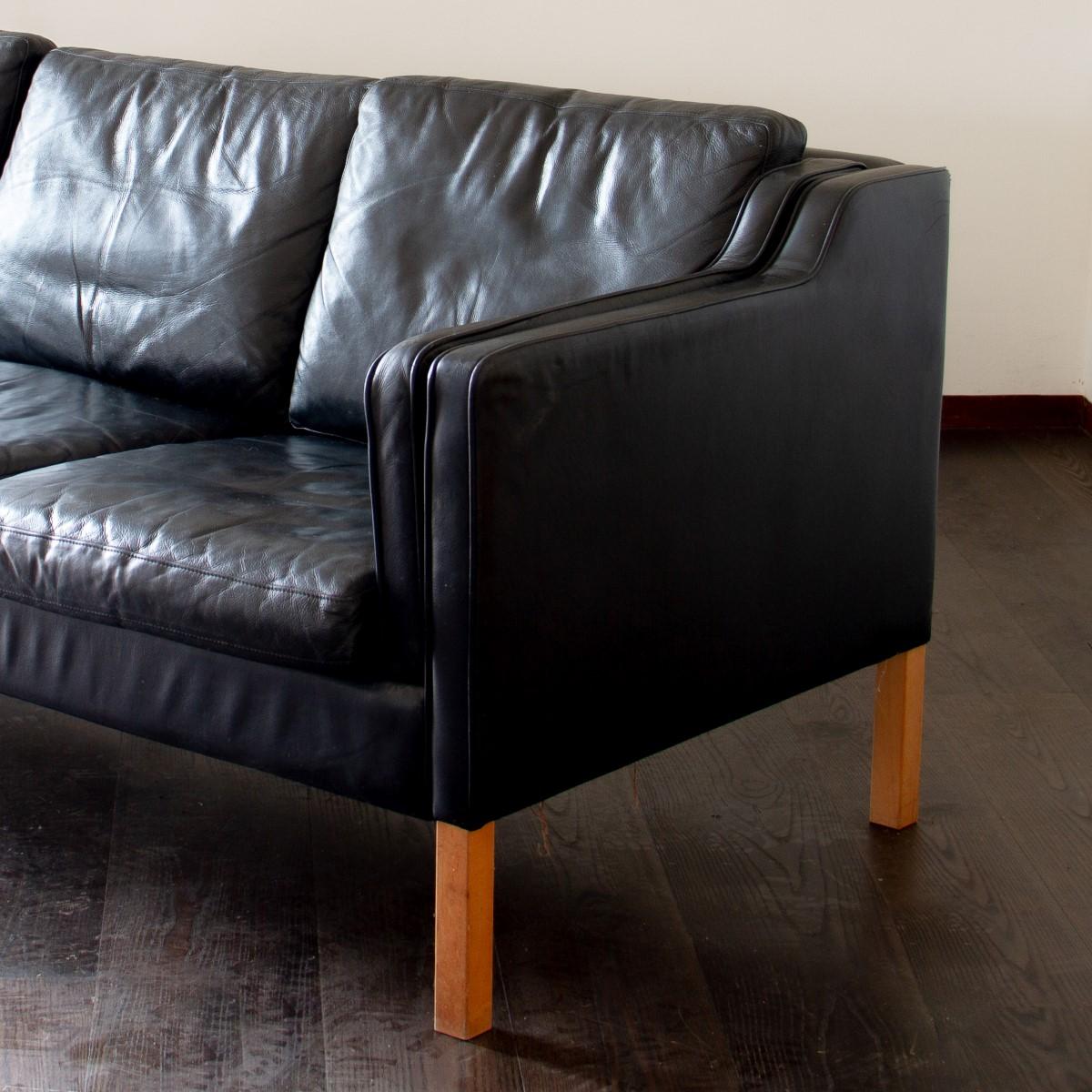 Danish Black Leather Three-Seat Sofa, 1950s In Good Condition In Donhead St Mary, Wiltshire