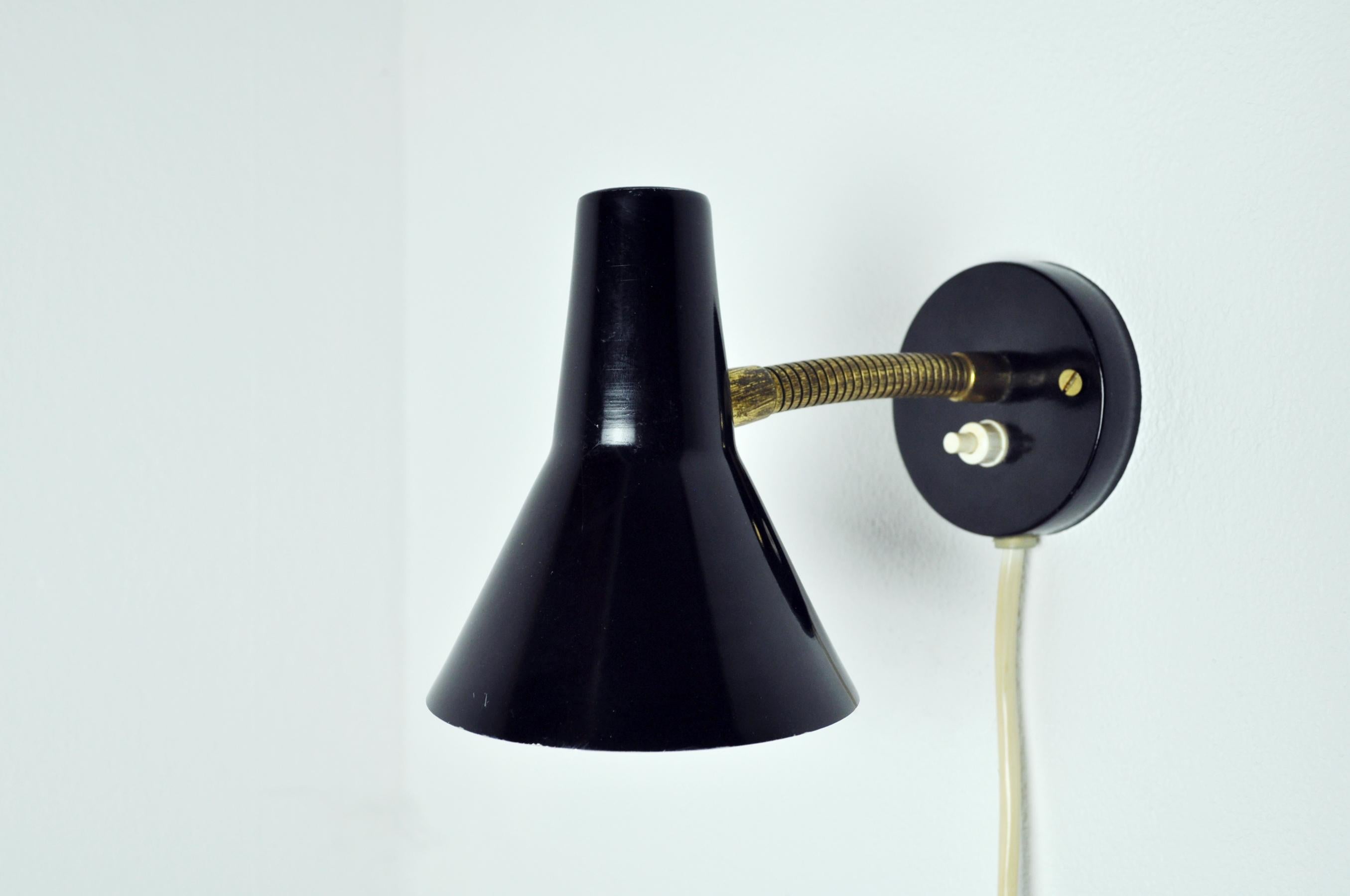 Danish Black Wall Lamp with Adjustable Brass Arm In Good Condition For Sale In Vordingborg, DK