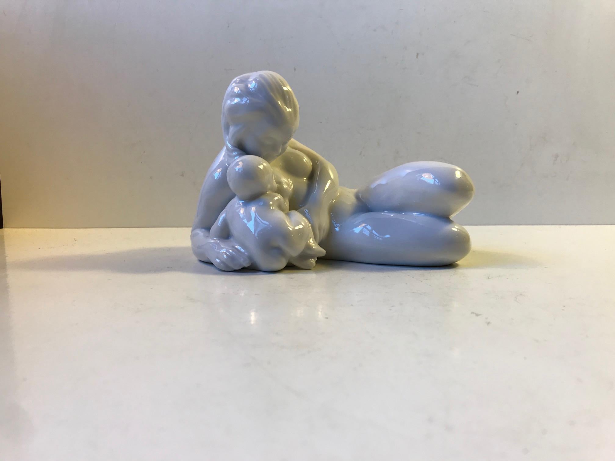 Danish Blanc de Chine Mother & Child Figurine by Kai Nielsen for Bing & Grøndahl In Good Condition For Sale In Esbjerg, DK