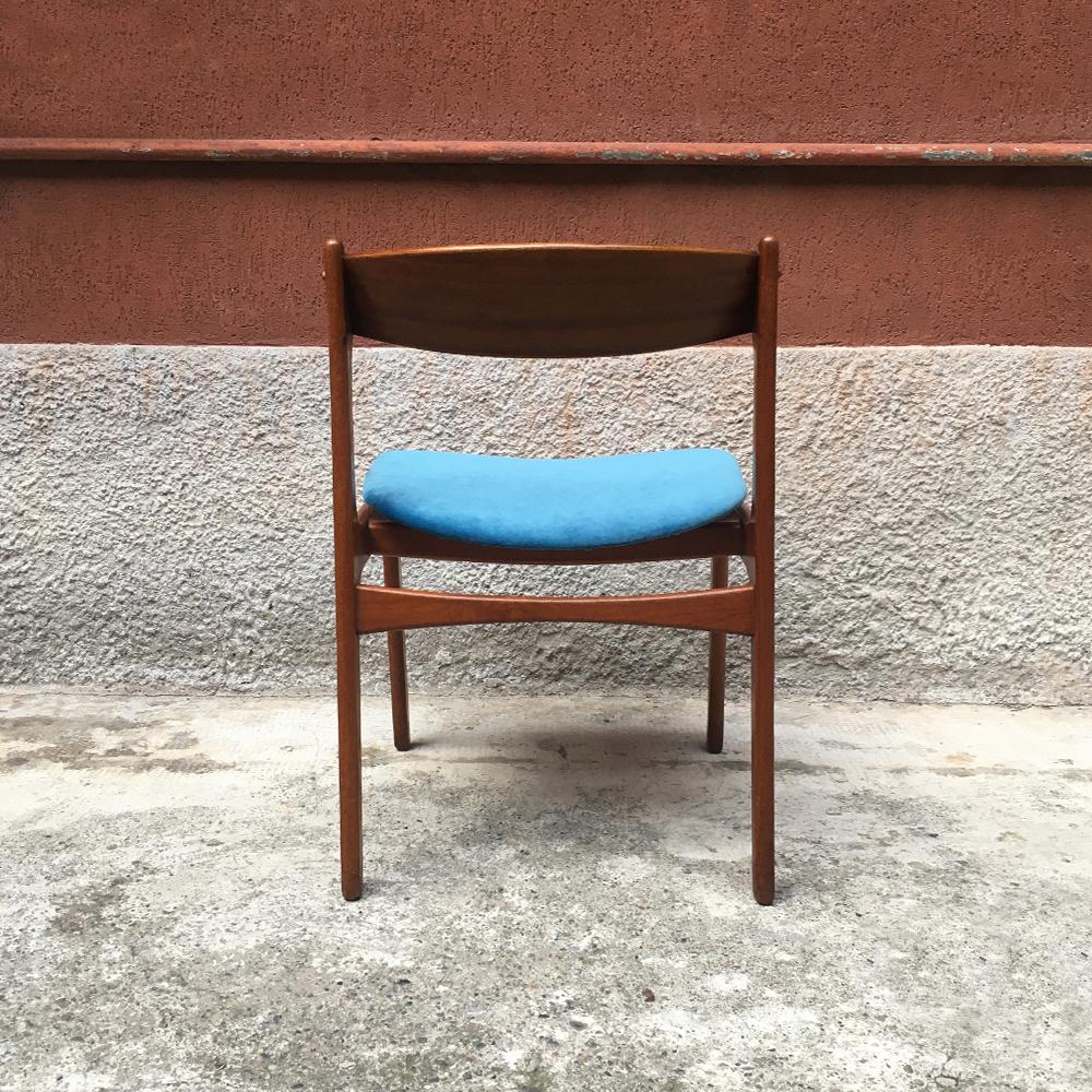 Danish Blonde Teak Chair with Raised Seat in Blue Velvet, 1960s In Good Condition In MIlano, IT