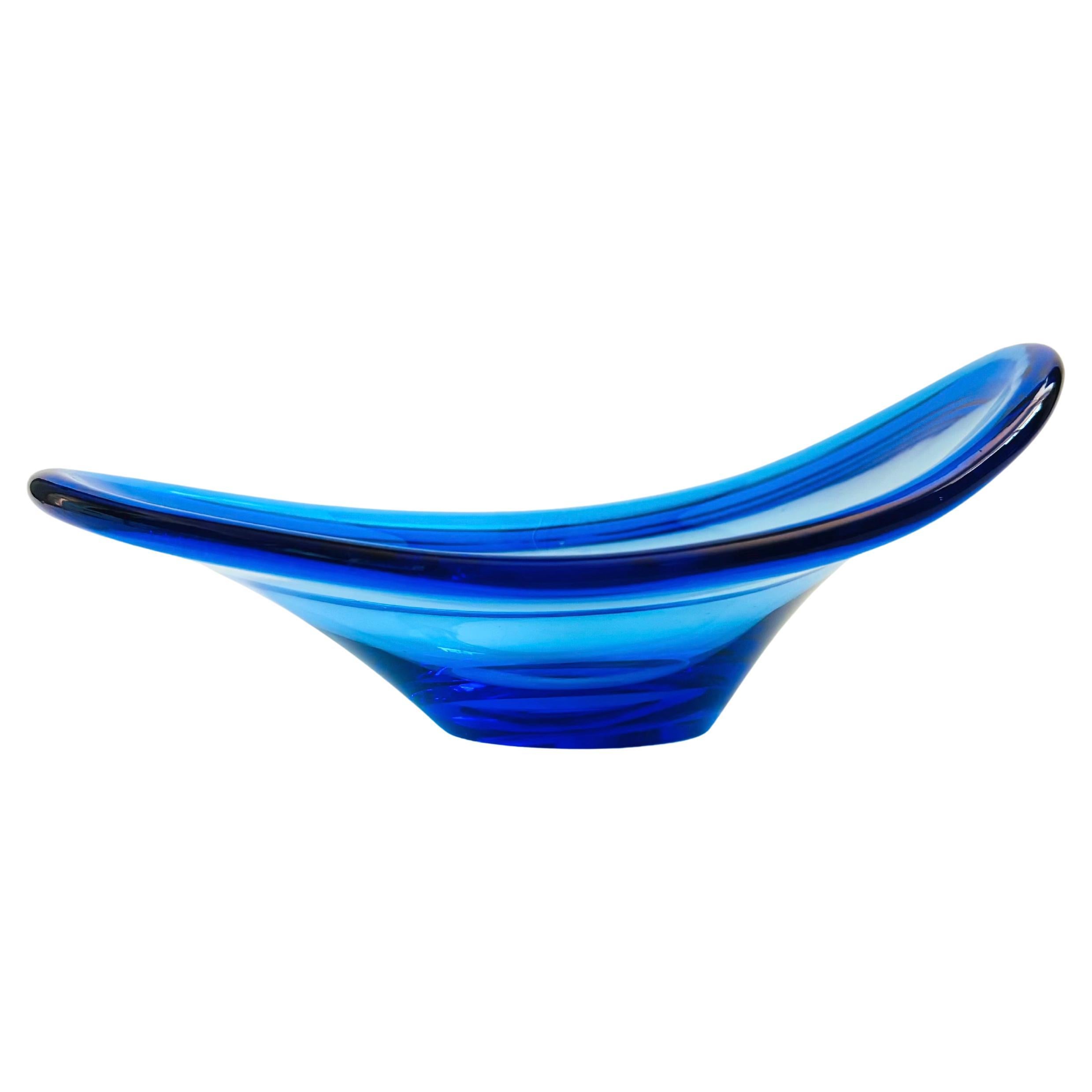 Ciotola danese in vetro artistico blu, disegnata da Per Lütken per Holmegaard