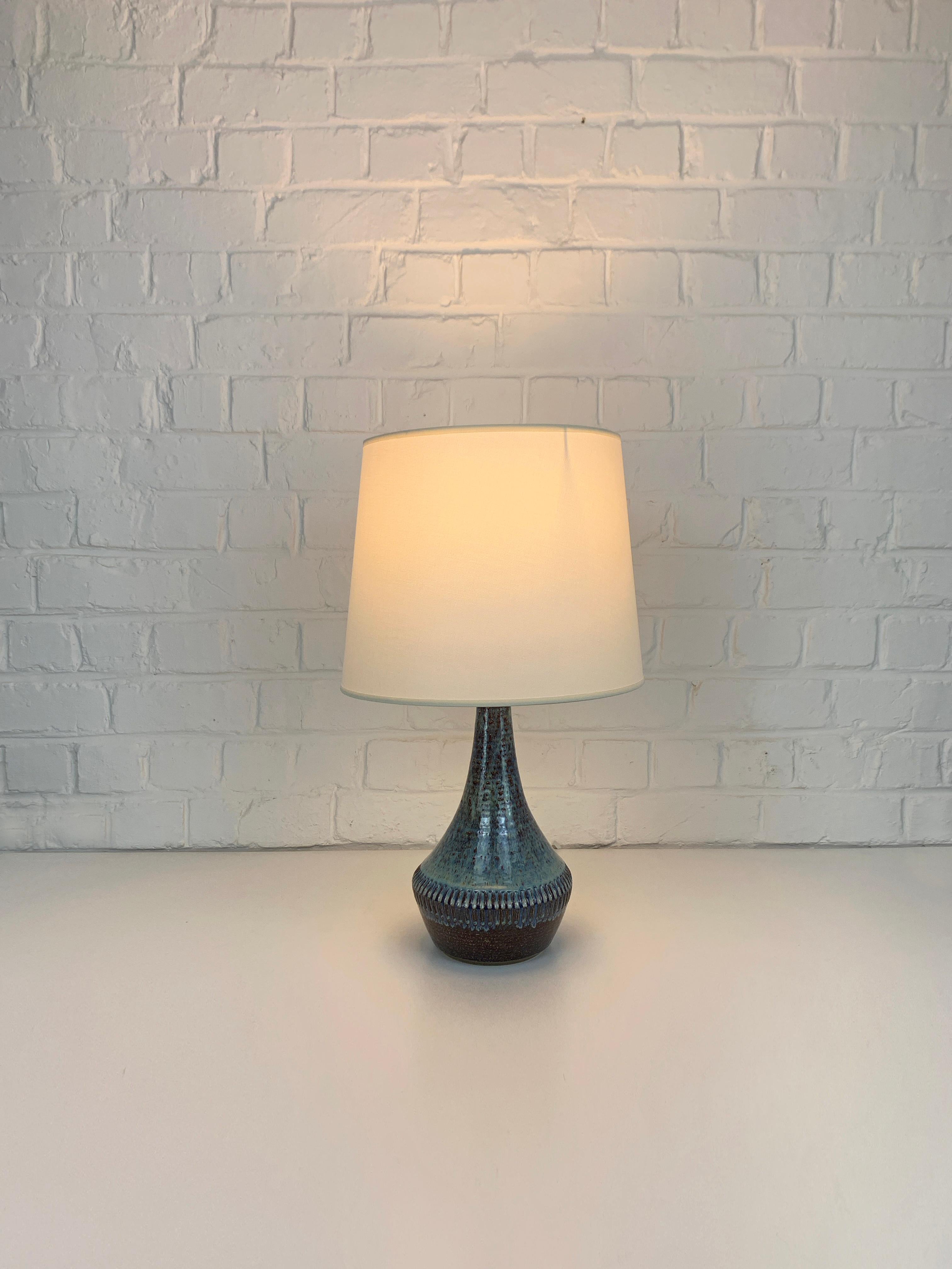 Vernissé Lampe de table danoise en céramique bleue Søholm Stentøj Danemark The Modern Scandinavian en vente