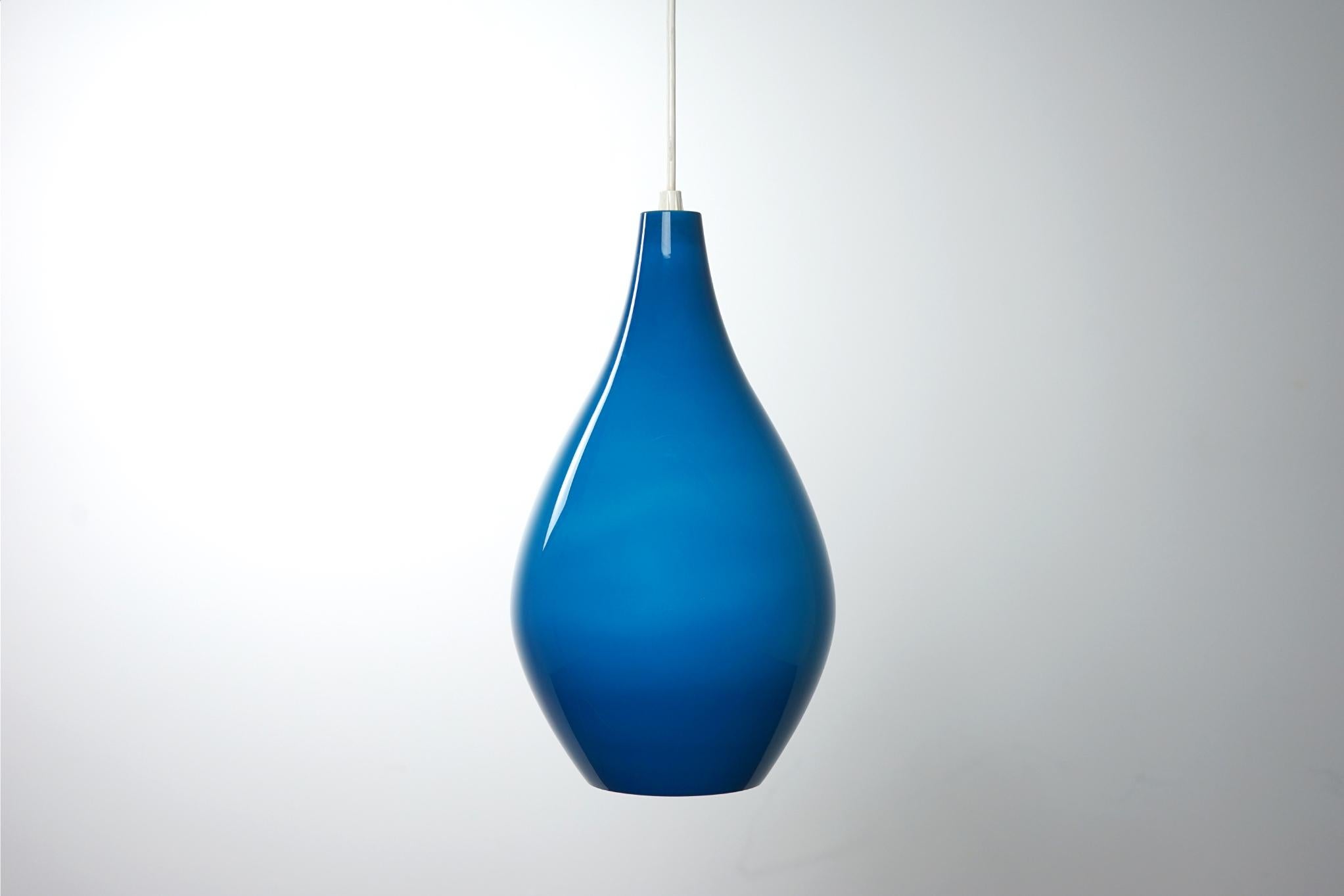 Glass Danish pendant light by Holmegaard, circa 1960's. Tear drop shaped, stunning blue color with opaque white interior. Beautiful off, and on!

Great construction and quality.