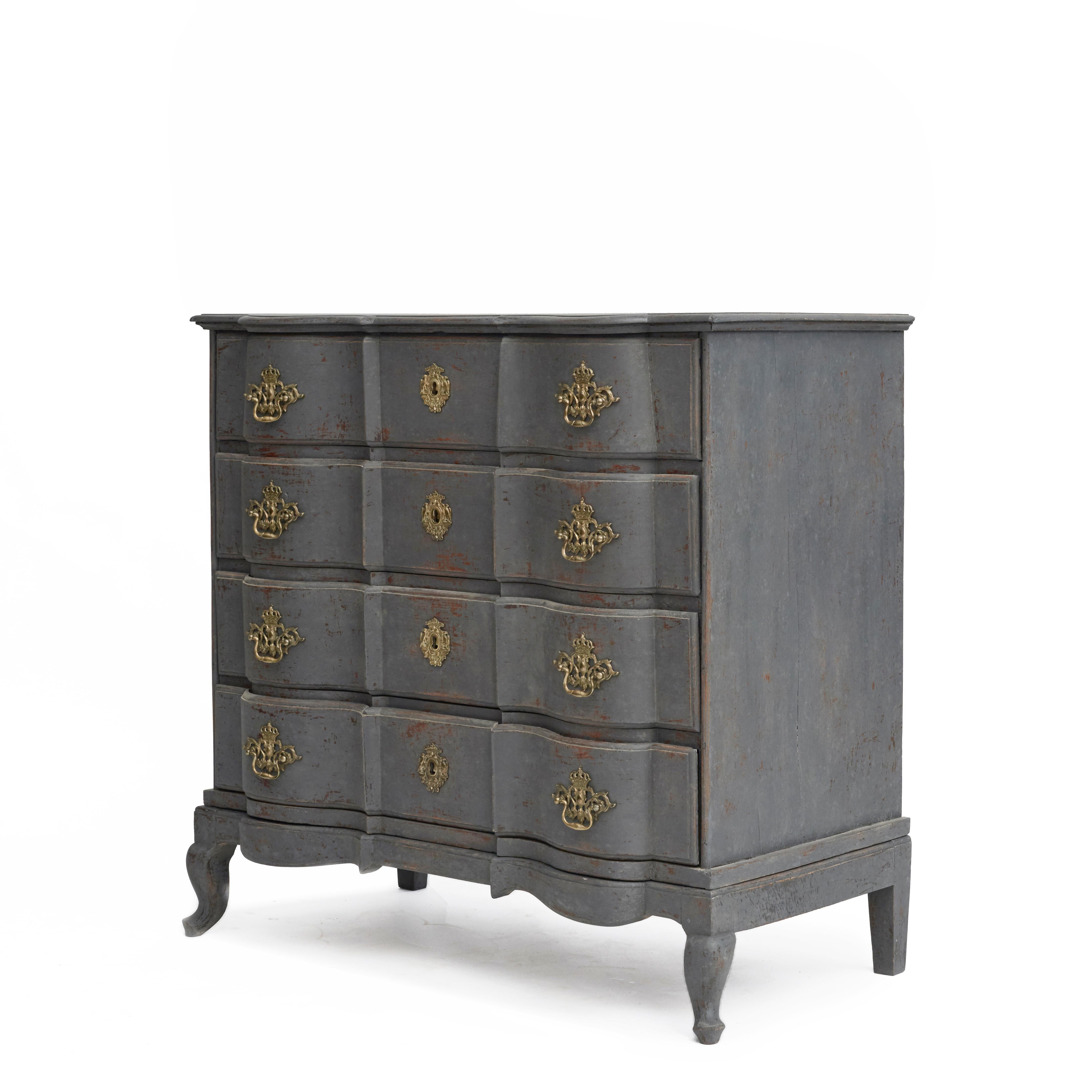 Danish 18th century baroque chest of drawers painted in bluish-gray.
Front with beautifully carved serpentine drawers adorned with original bronze fittings in the form of crowns on drawer handles and falcon locks.
Denmark 1730-1750.

Later