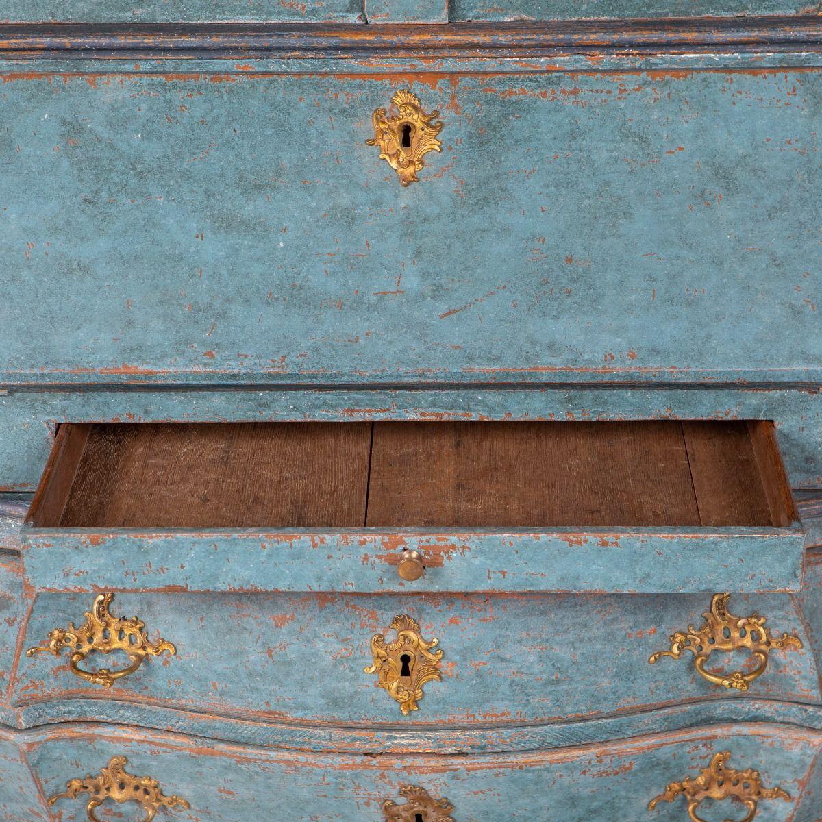 Dänischer blau bemalter Rokoko-Sekretärschreibtisch in der Art von Mathias Ortmann im Angebot 8