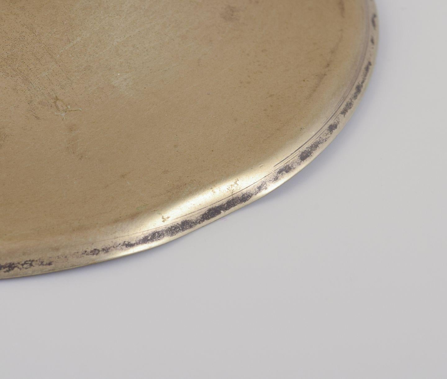Bombonera danesa de vidrio artístico morado con tapa de metal plateado. en venta 1