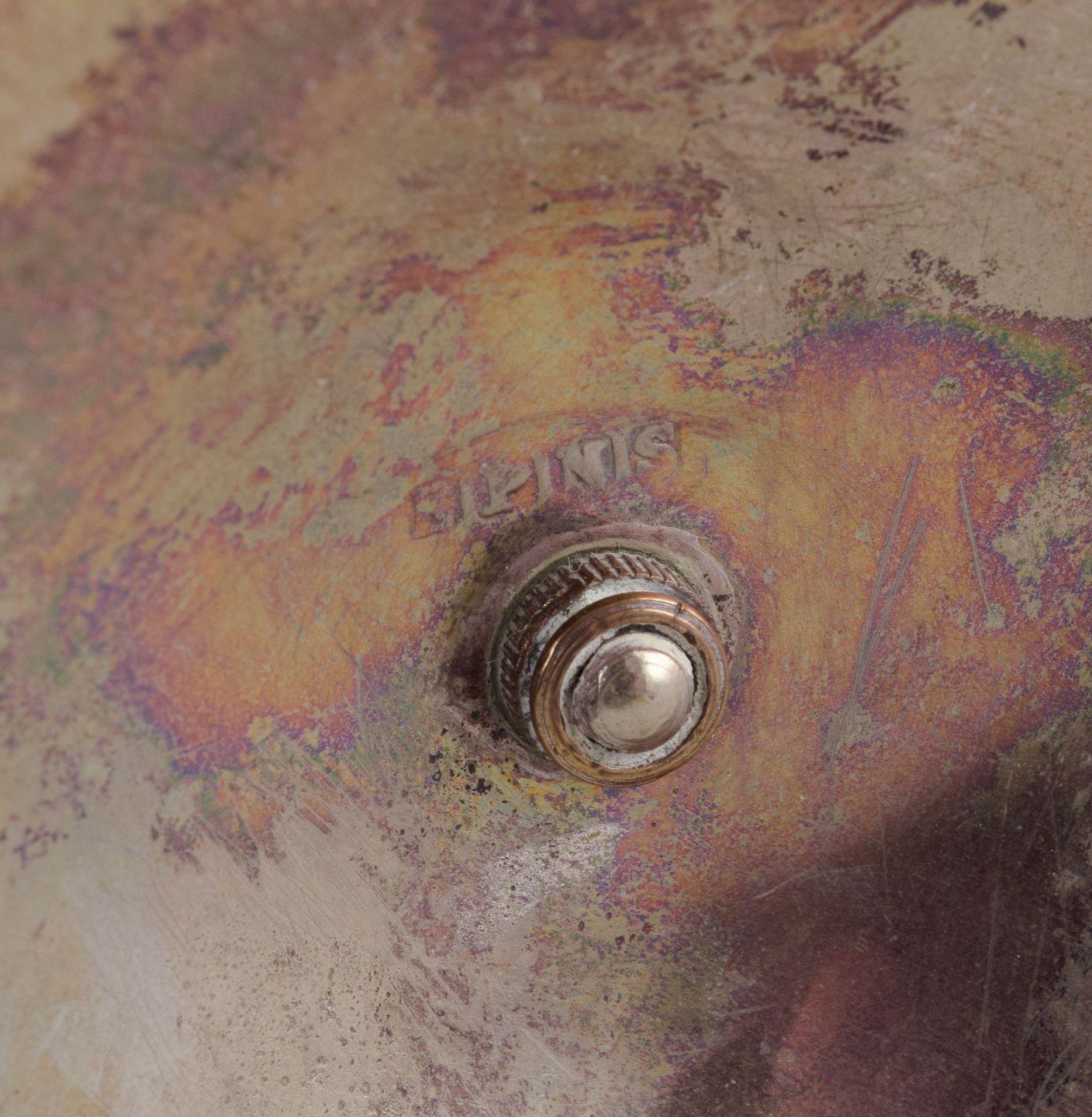 Bombonera danesa de vidrio artístico morado con tapa de metal plateado. en venta 2