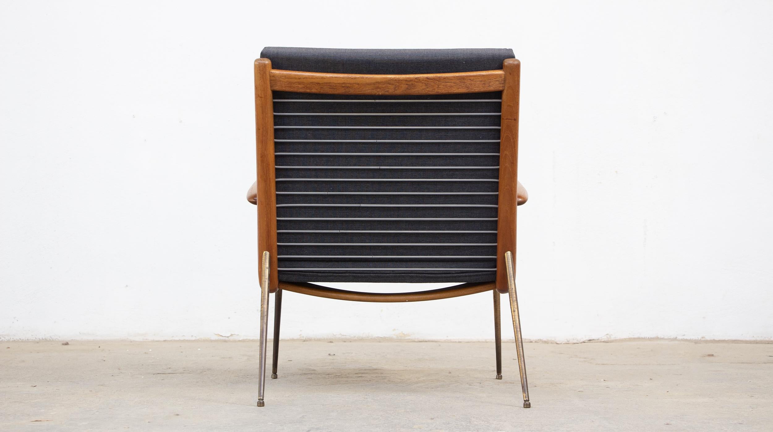Danish armchair Model FD134 by Peter Hvidt & Orla Mølgaard Nielsen for the first editor France and Daverkosen (later France and Søn) in 1956.
Solid teak and brass structure. Stamped FD.
Distinctive design with its boomerang-shaped seat/back and