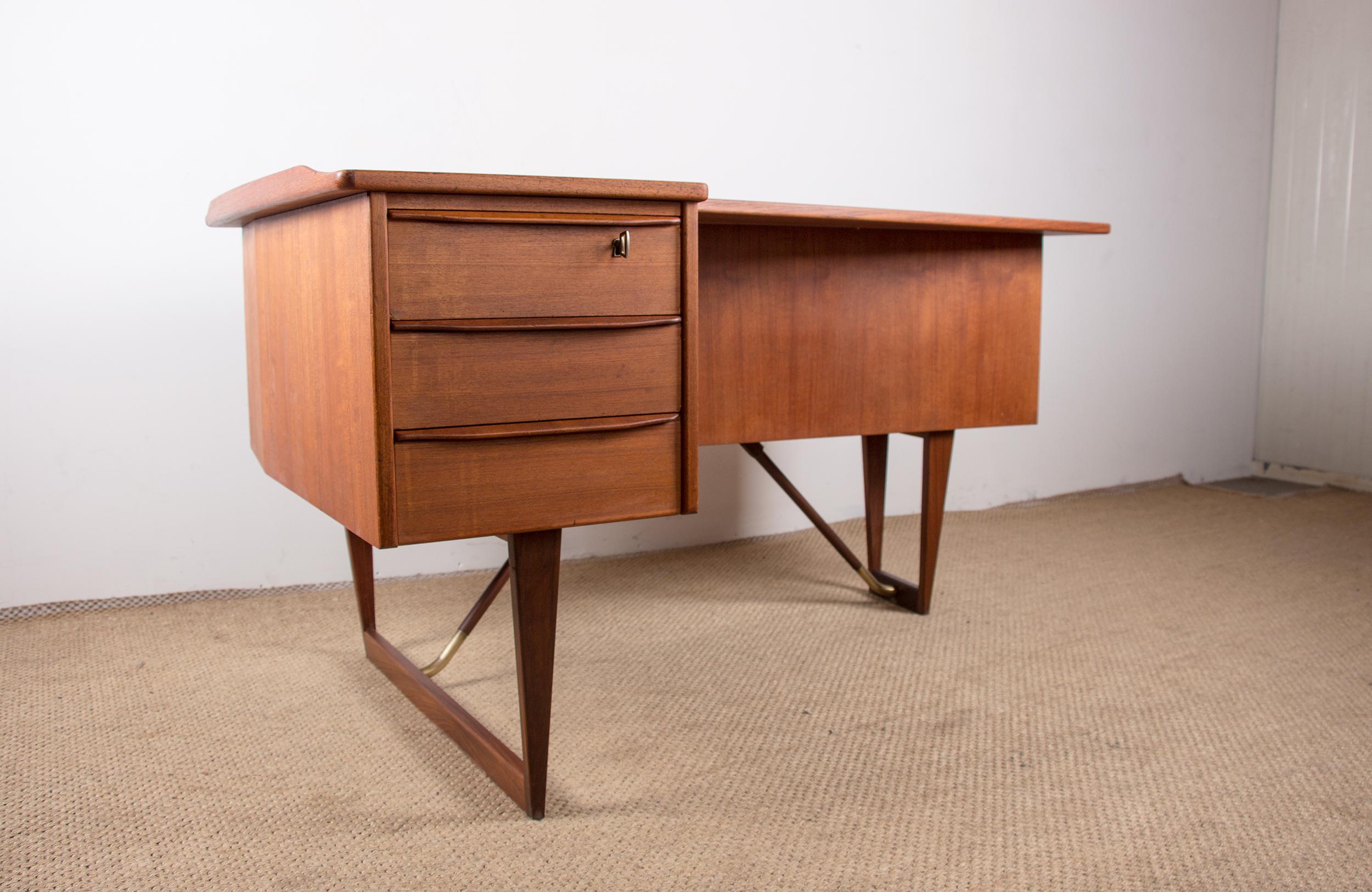 Danish Boomerang Desk in Teak and Brass by Peter Løvig Nielsen for Løvig, 1970 5