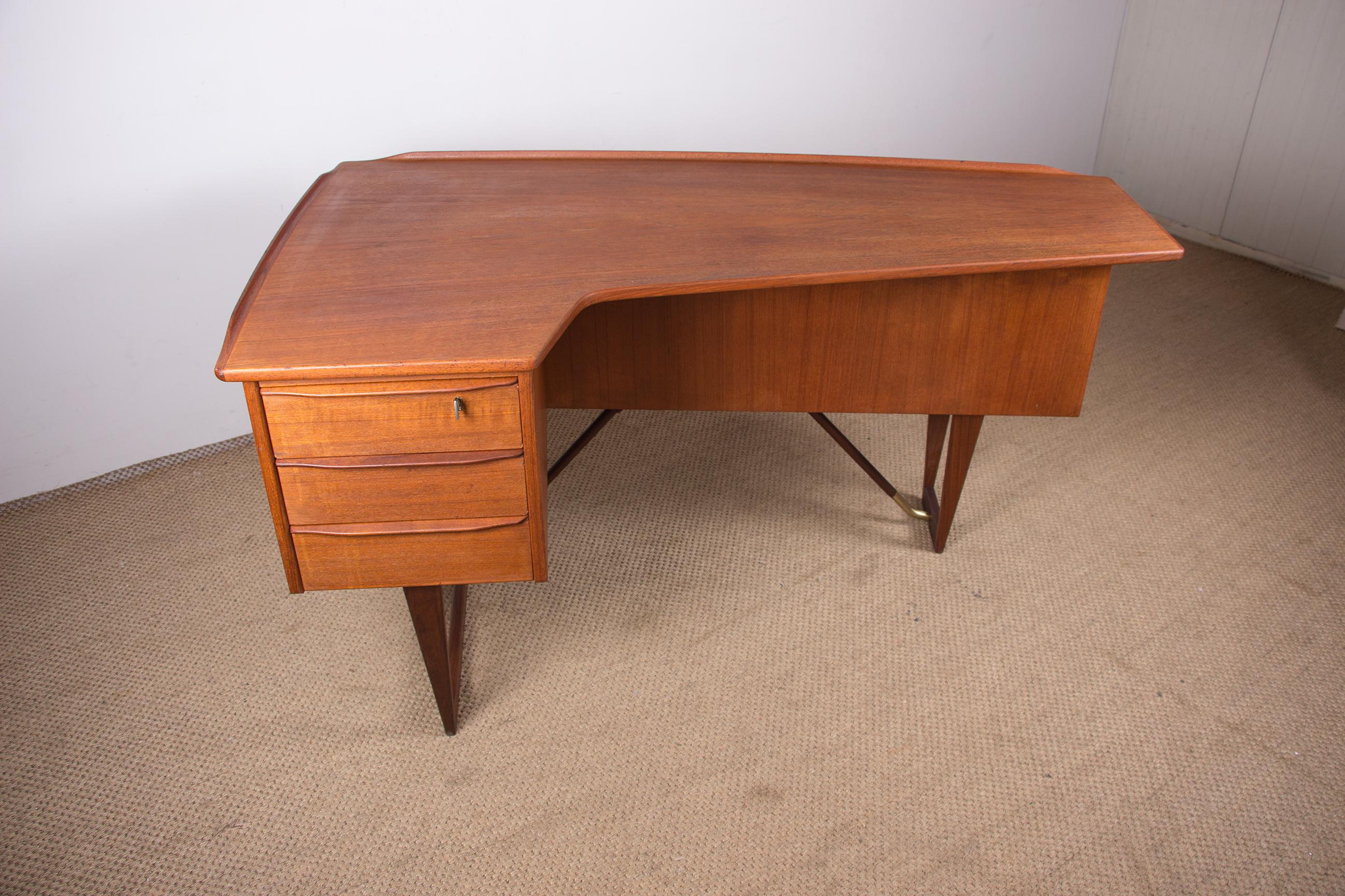 Danish Boomerang Desk in Teak and Brass by Peter Løvig Nielsen for Løvig, 1970 6