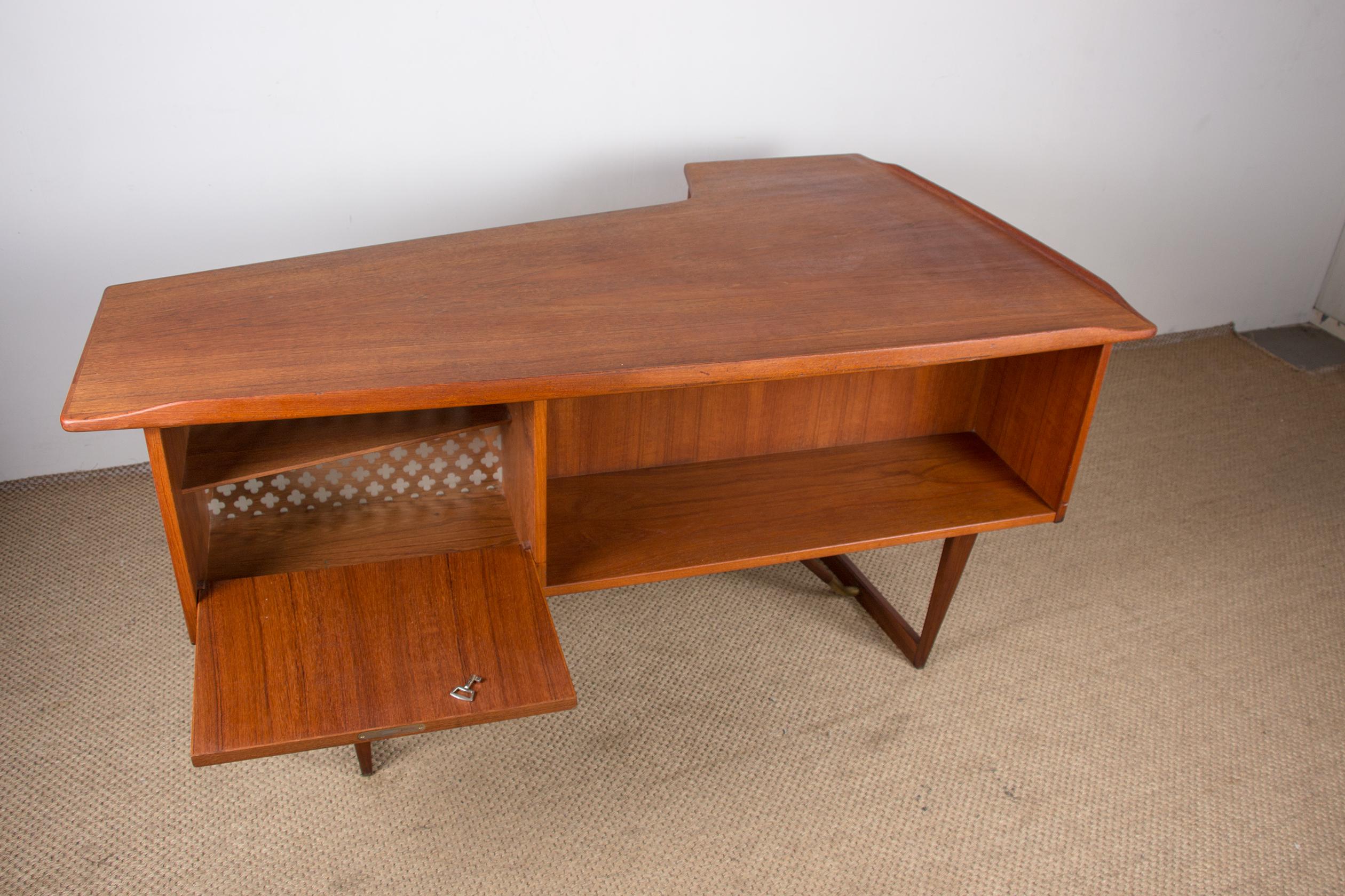 Danish Boomerang Desk in Teak and Brass by Peter Løvig Nielsen for Løvig, 1970 14