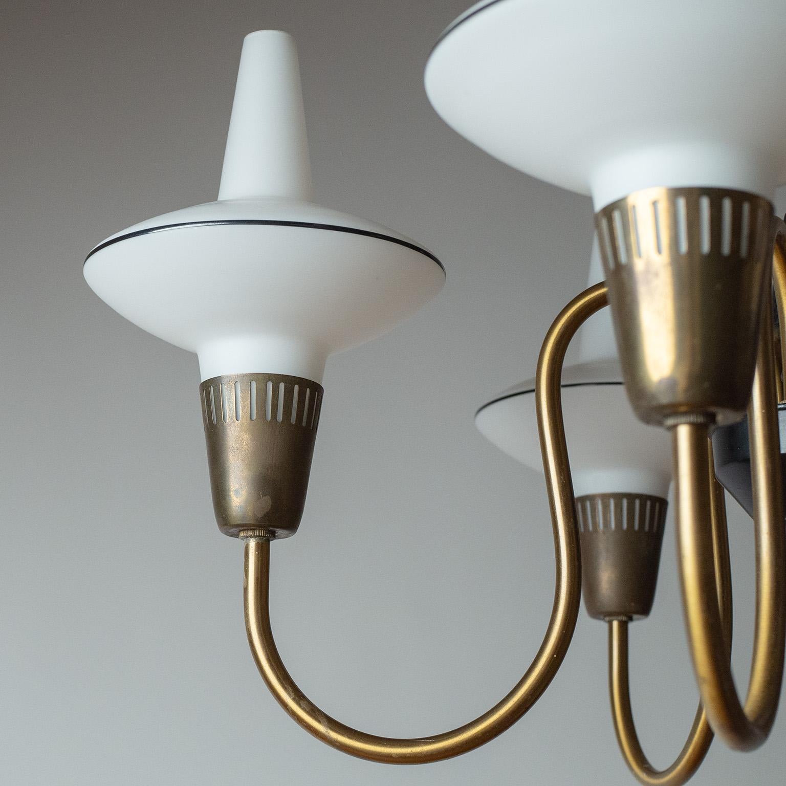 Ottone Lampadario danese in ottone e vetro, circa 1960 in vendita