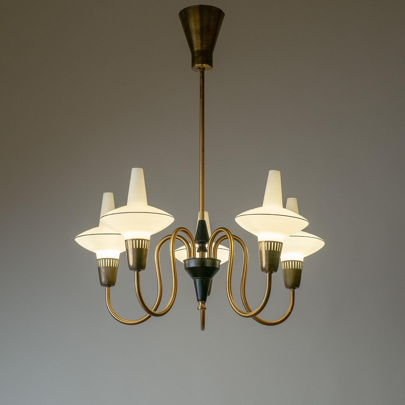 Lampadario danese in ottone e vetro, circa 1960 in vendita 2