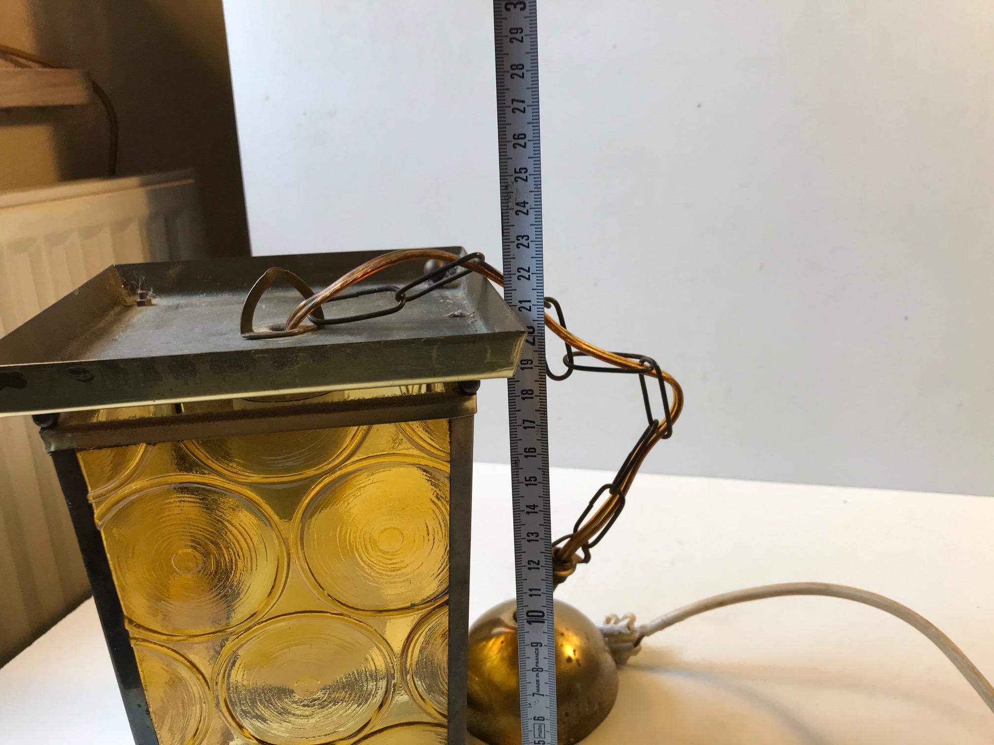Plafonnier ou porte à faux danois en laiton et verre jaune Funkis:: 1950s en vente 1