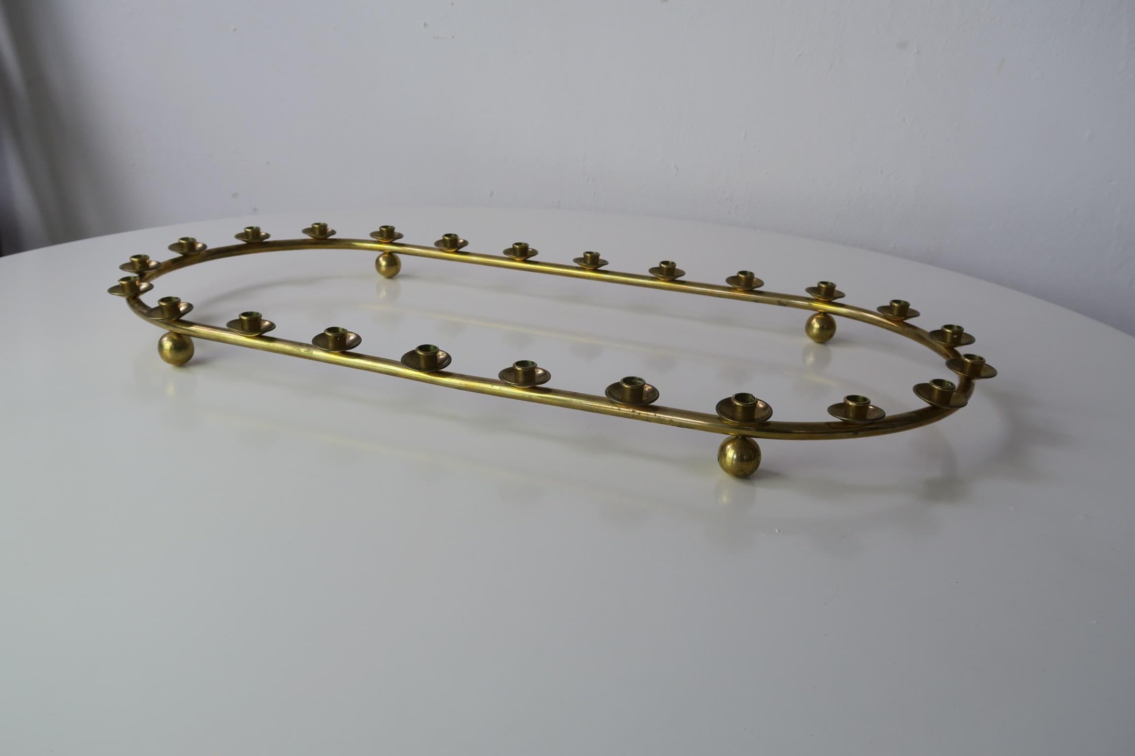 Danish brass candelabra for 24 candles (Moderne der Mitte des Jahrhunderts) im Angebot