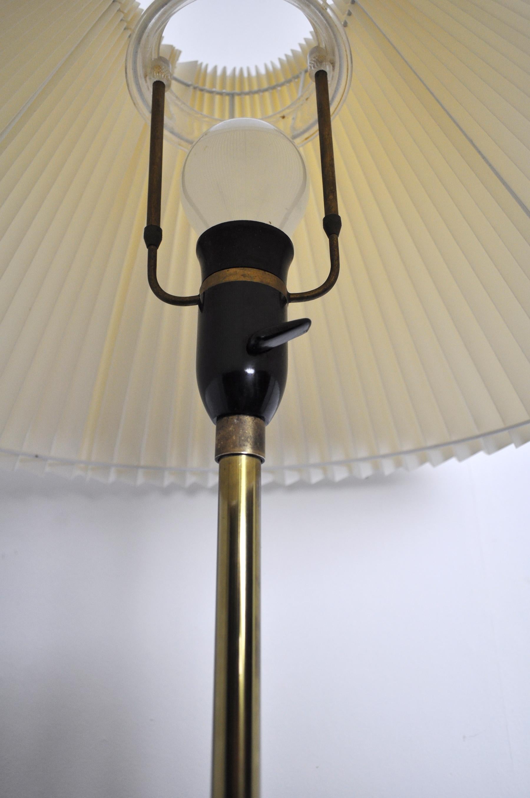 Danish Brass Floor Lamp with Le Klint Shade In Good Condition For Sale In Vordingborg, DK