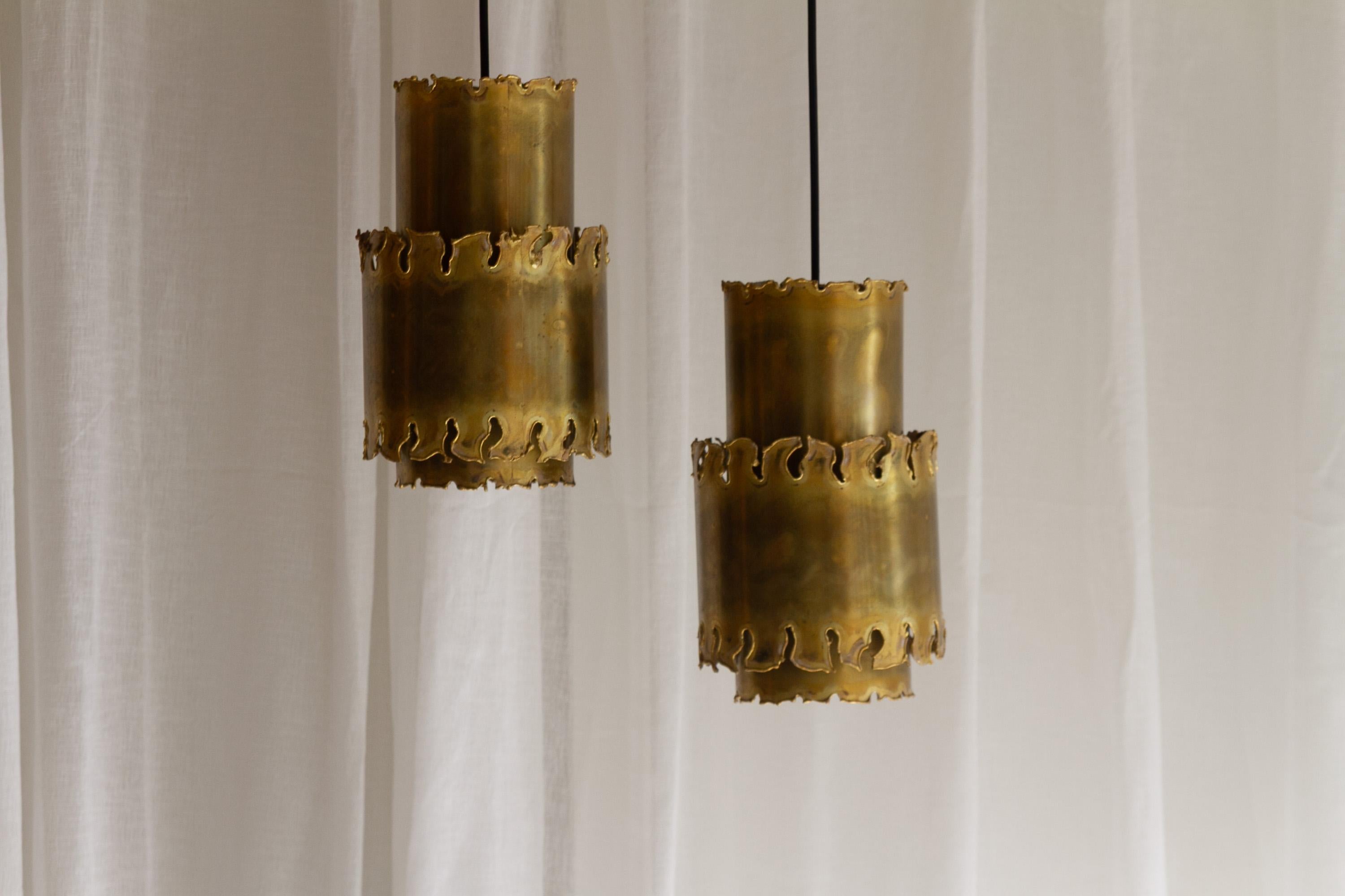 Scandinavo moderno Ciondoli danesi in ottone di Svend Aage Holm Sørensen, anni Settanta. Set di 2. in vendita