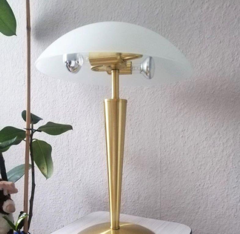 Laiton Lampe de table danoise à deux lumières en laiton et verre satiné Lampe de bureau, Danemark, années 1960 en vente