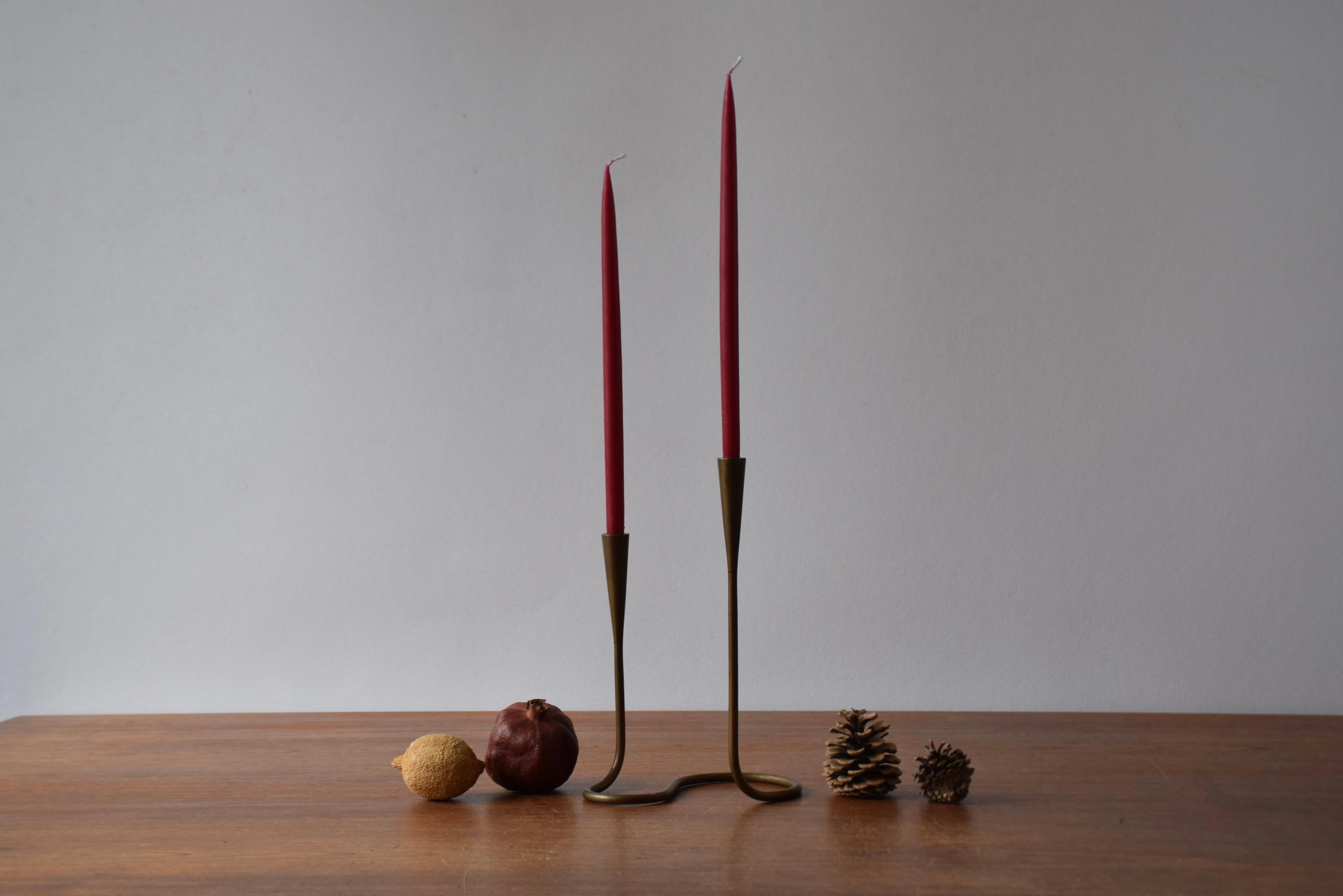 Vintage Danish serpentine double candlestick made of solid brass.
Designed and sold by Illums Bolighus in Copenhagen. Made ca 1950s to 60s. 
It's made for slim candles for more elegance. 

Very nice used condition with patina.