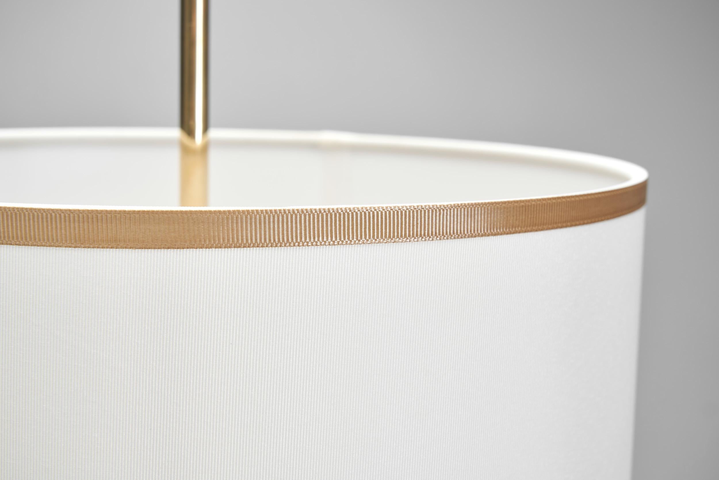Lampe de table danoise en laiton avec base tripode, Danemark 20e siècle en vente 4