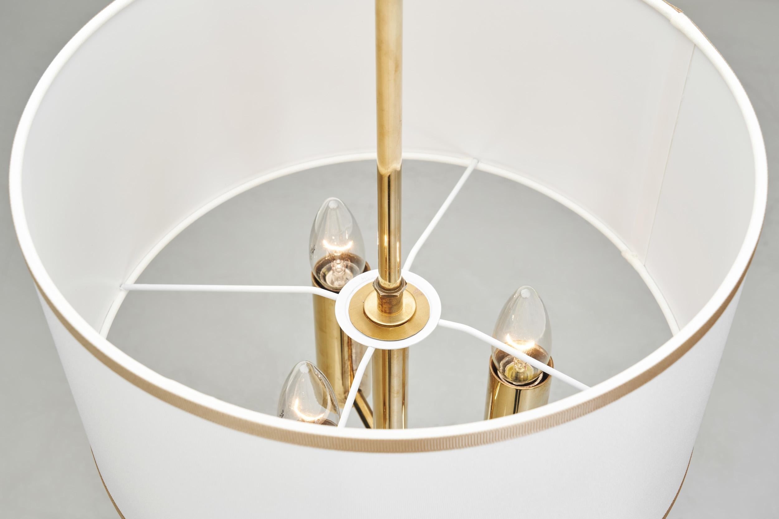 Lampe de table danoise en laiton avec base tripode, Danemark 20e siècle en vente 5