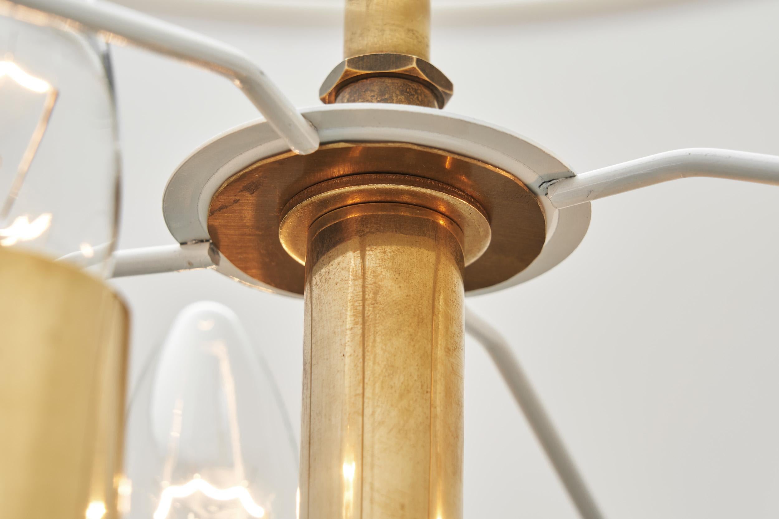 Lampe de table danoise en laiton avec base tripode, Danemark 20e siècle en vente 6