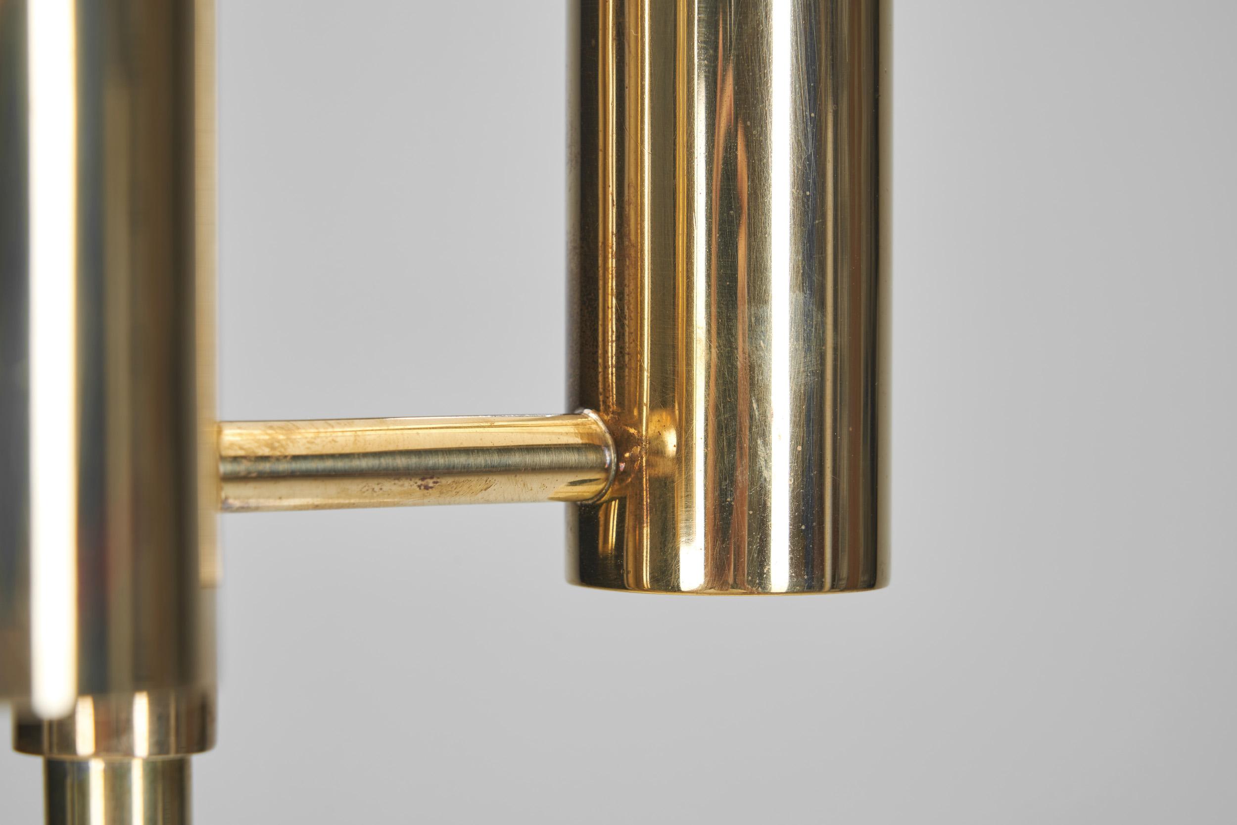 Lampe de table danoise en laiton avec base tripode, Danemark 20e siècle en vente 9