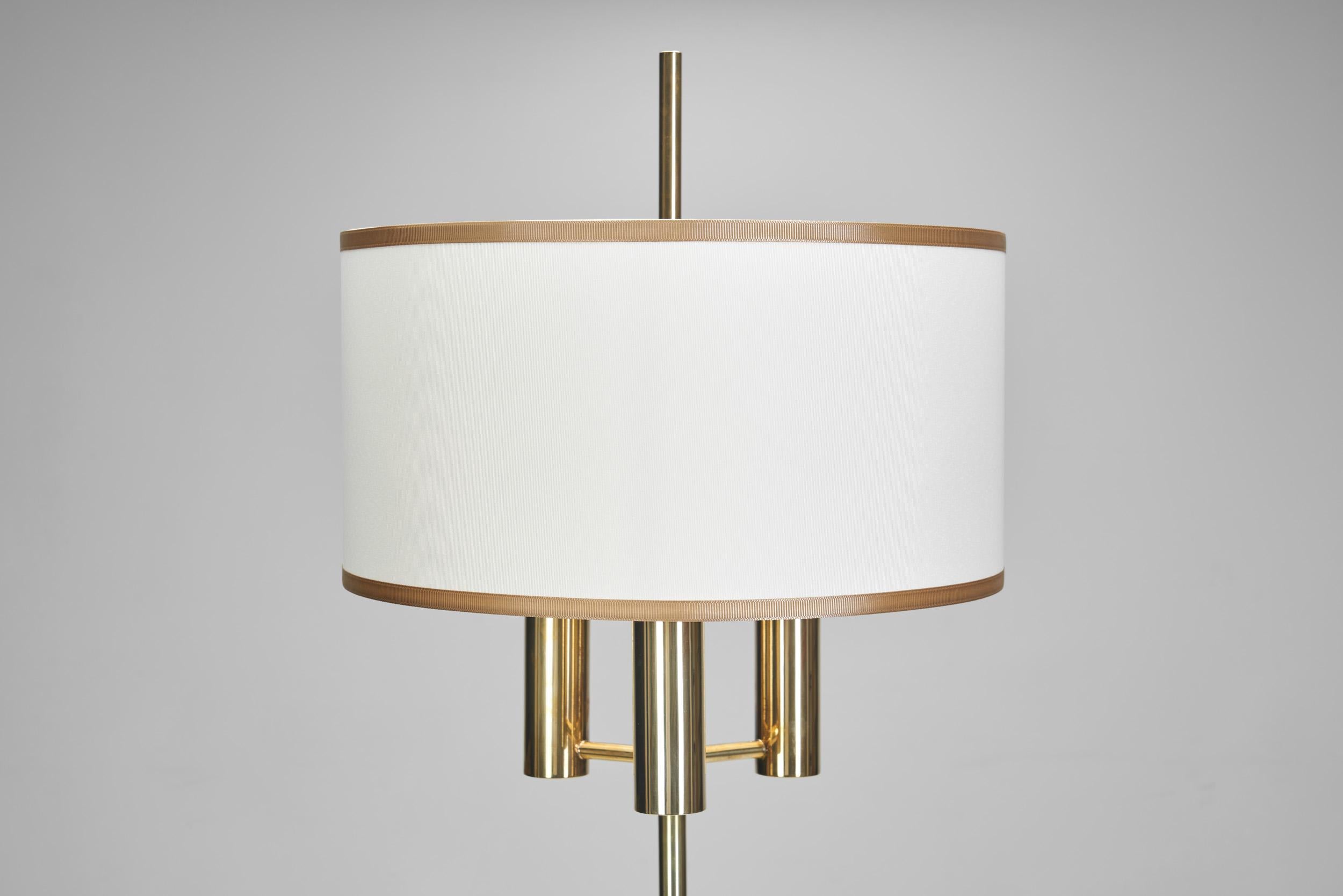 Lampe de table danoise en laiton avec base tripode, Danemark 20e siècle en vente 2