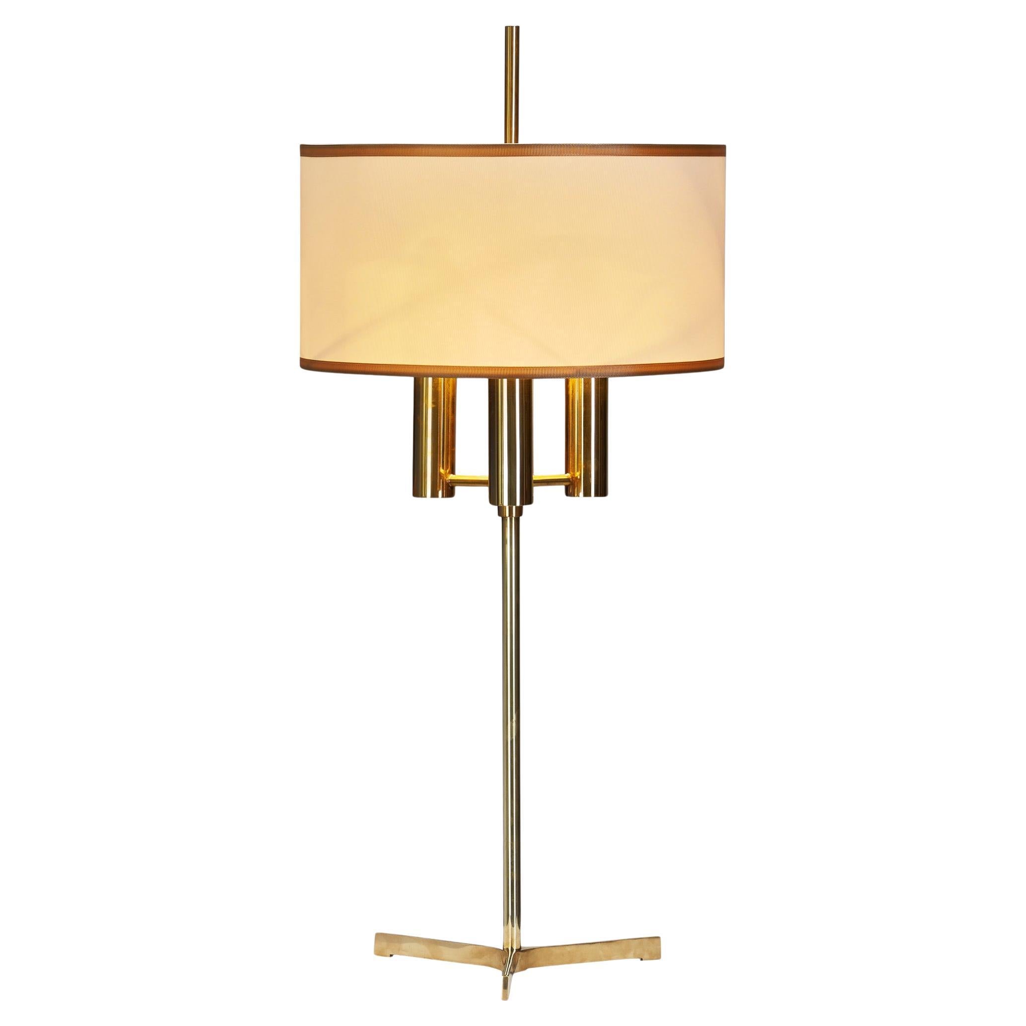Lampe de table danoise en laiton avec base tripode, Danemark 20e siècle en vente
