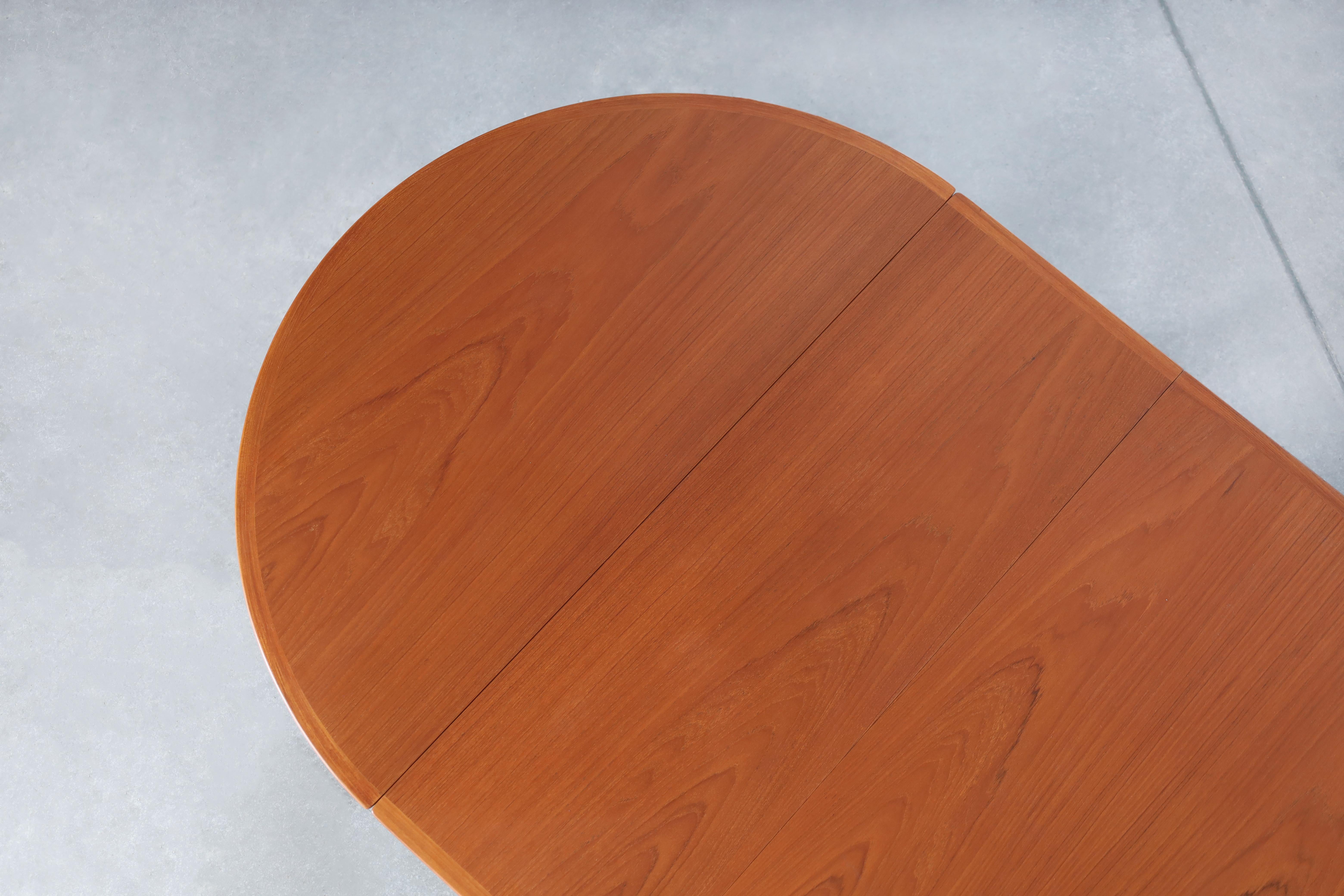 Danish Modern Teak Drop-Leaf Expanding Dining Table by Arne Vodder for Sibast For Sale 6
