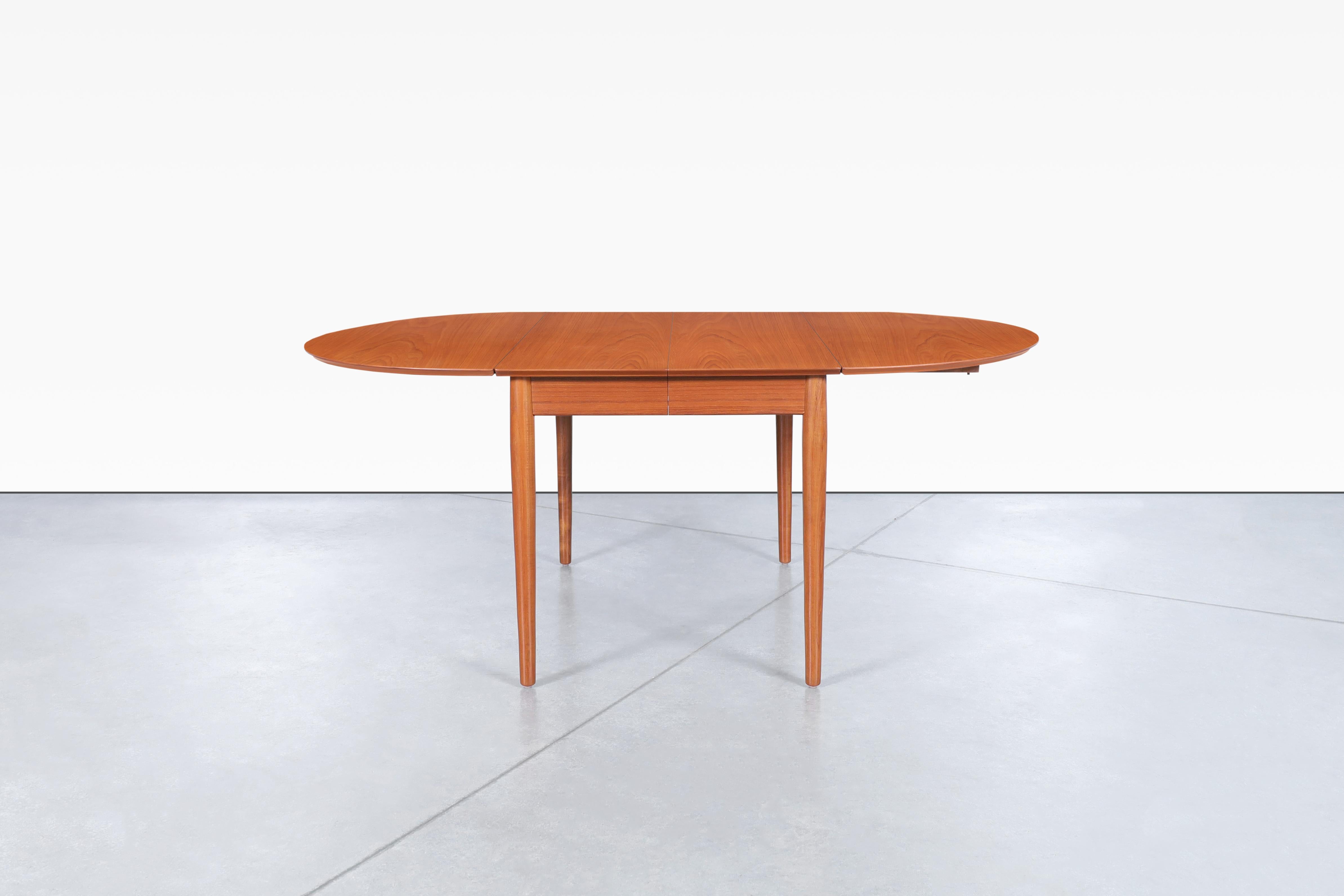 Danish Modern Teak Drop-Leaf Expanding Dining Table by Arne Vodder for Sibast For Sale 2