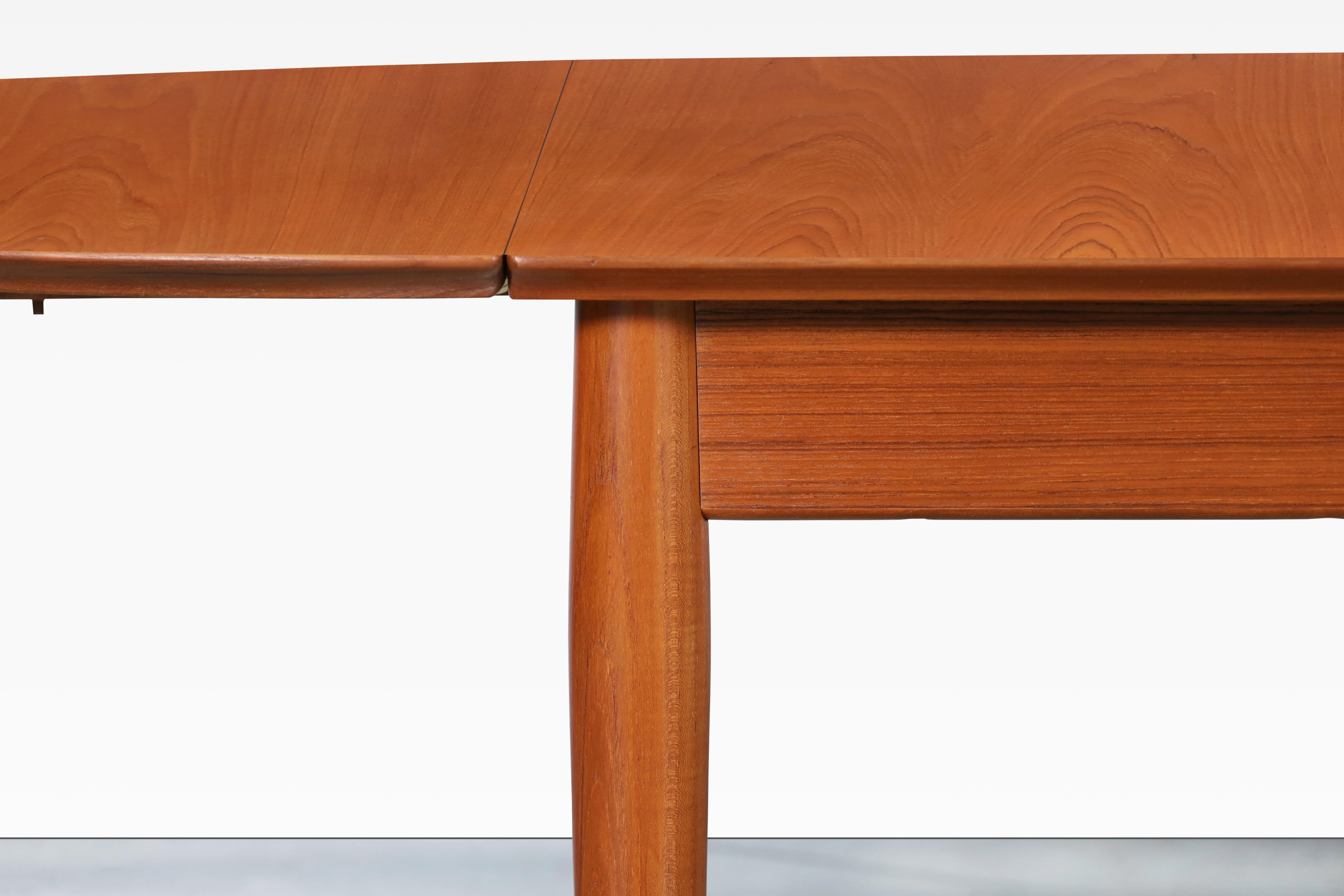 Danish Modern Teak Drop-Leaf Expanding Dining Table by Arne Vodder for Sibast For Sale 3