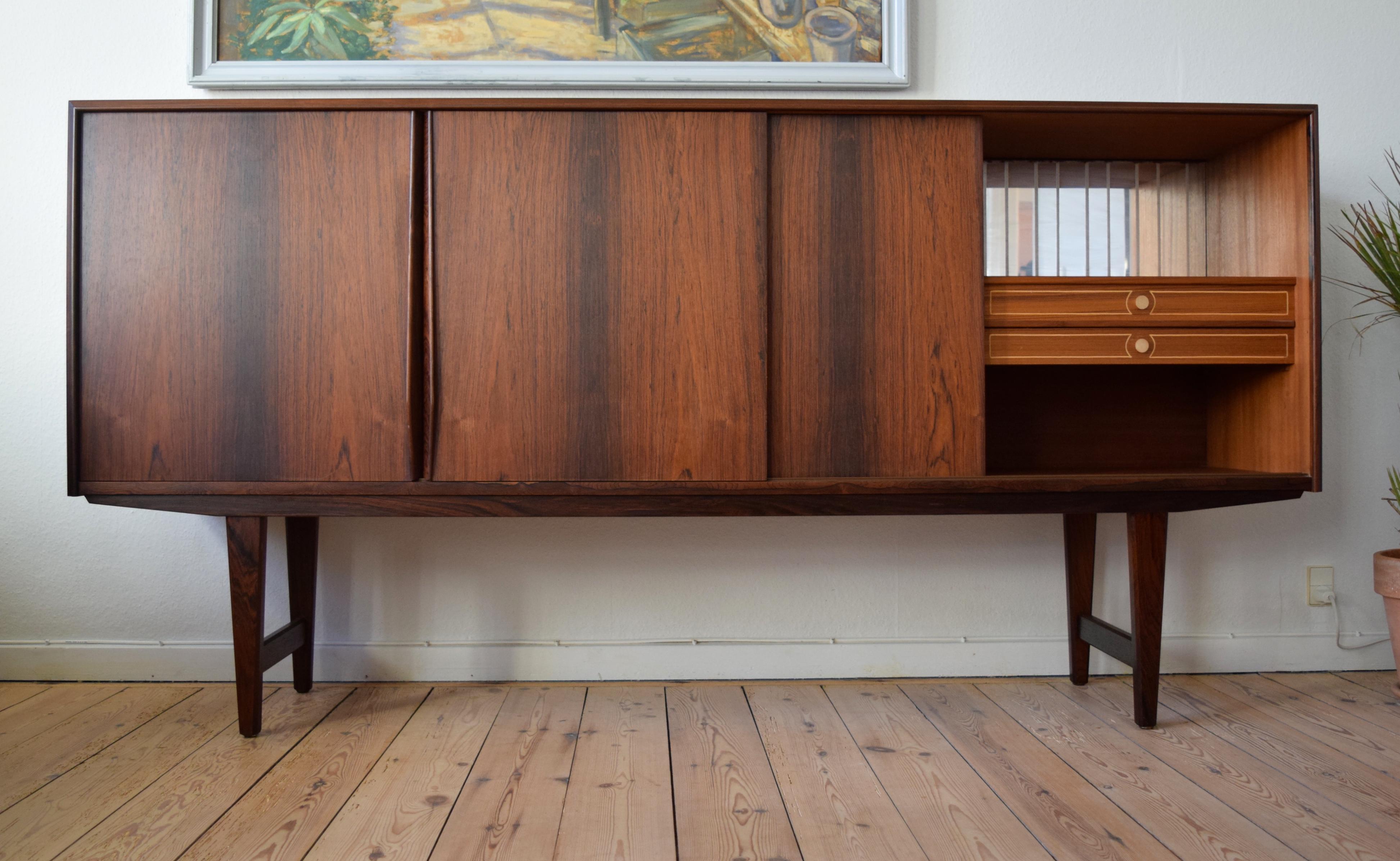 Danish Brazilian Rosewood Sideboard by E.W. Bach for Sejling Skabe, 1960s In Good Condition For Sale In Nyborg, DK