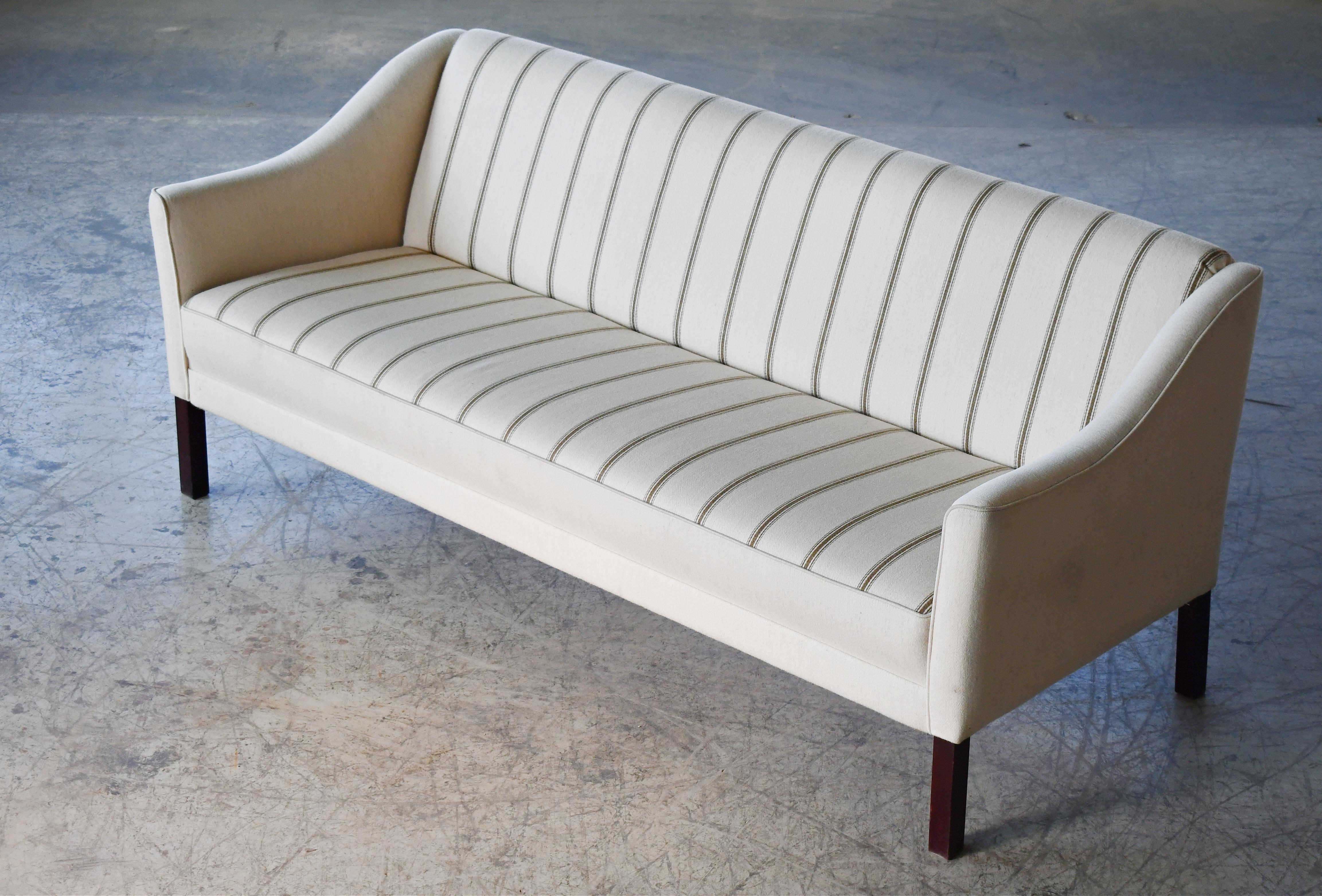 Danish Børge Mogensen Style Sofa in White wool In Good Condition In Bridgeport, CT