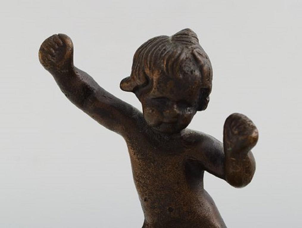 Danish bronze sculpture on a marble base. Little girl. Dated 1942.
Measures: 14.5 x 8 cm.
In very good condition.