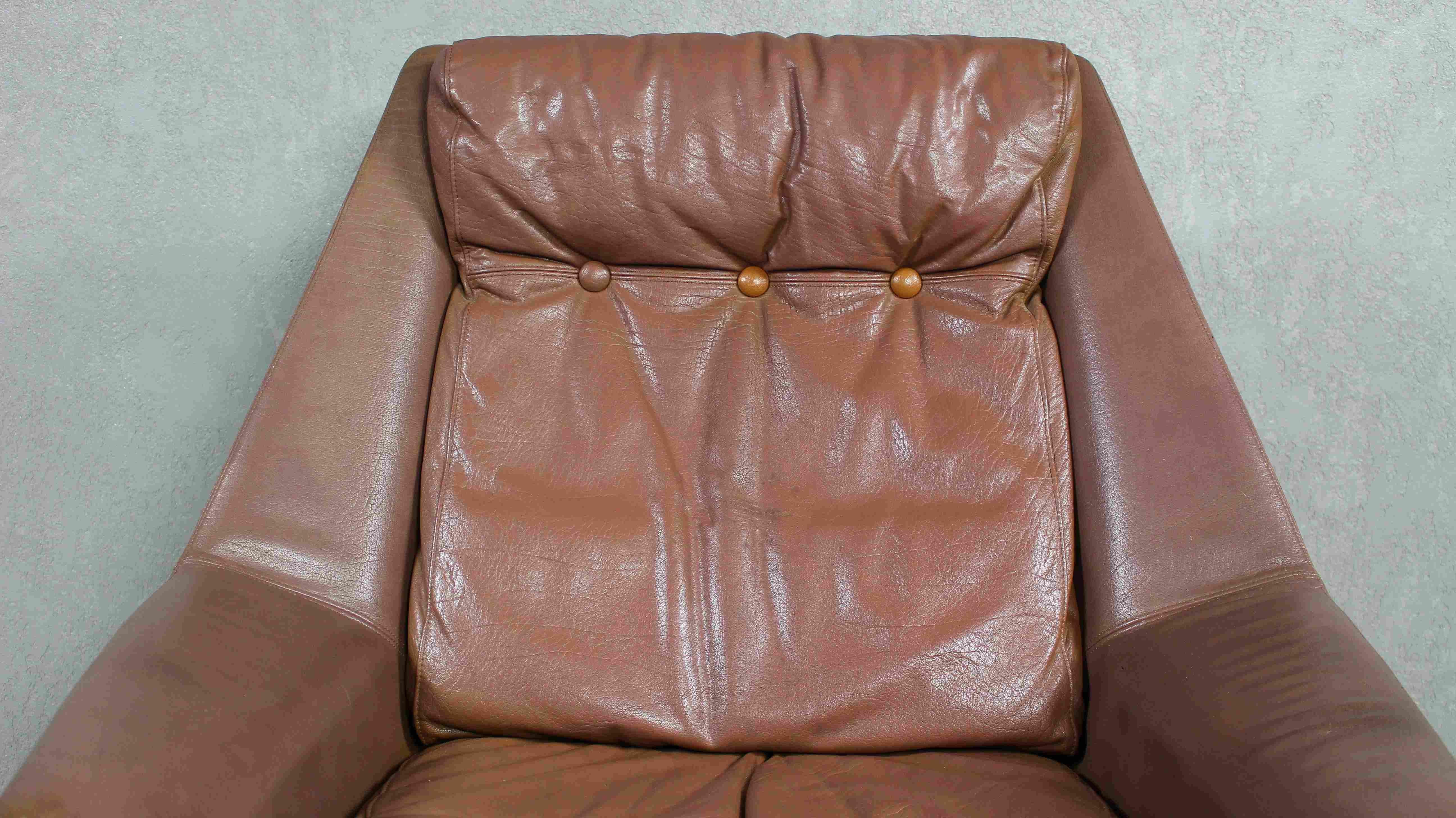 Danish Brown Leather Lounge Chair by Erhardsen & Andersen, 1970s In Fair Condition In ŚWINOUJŚCIE, 32