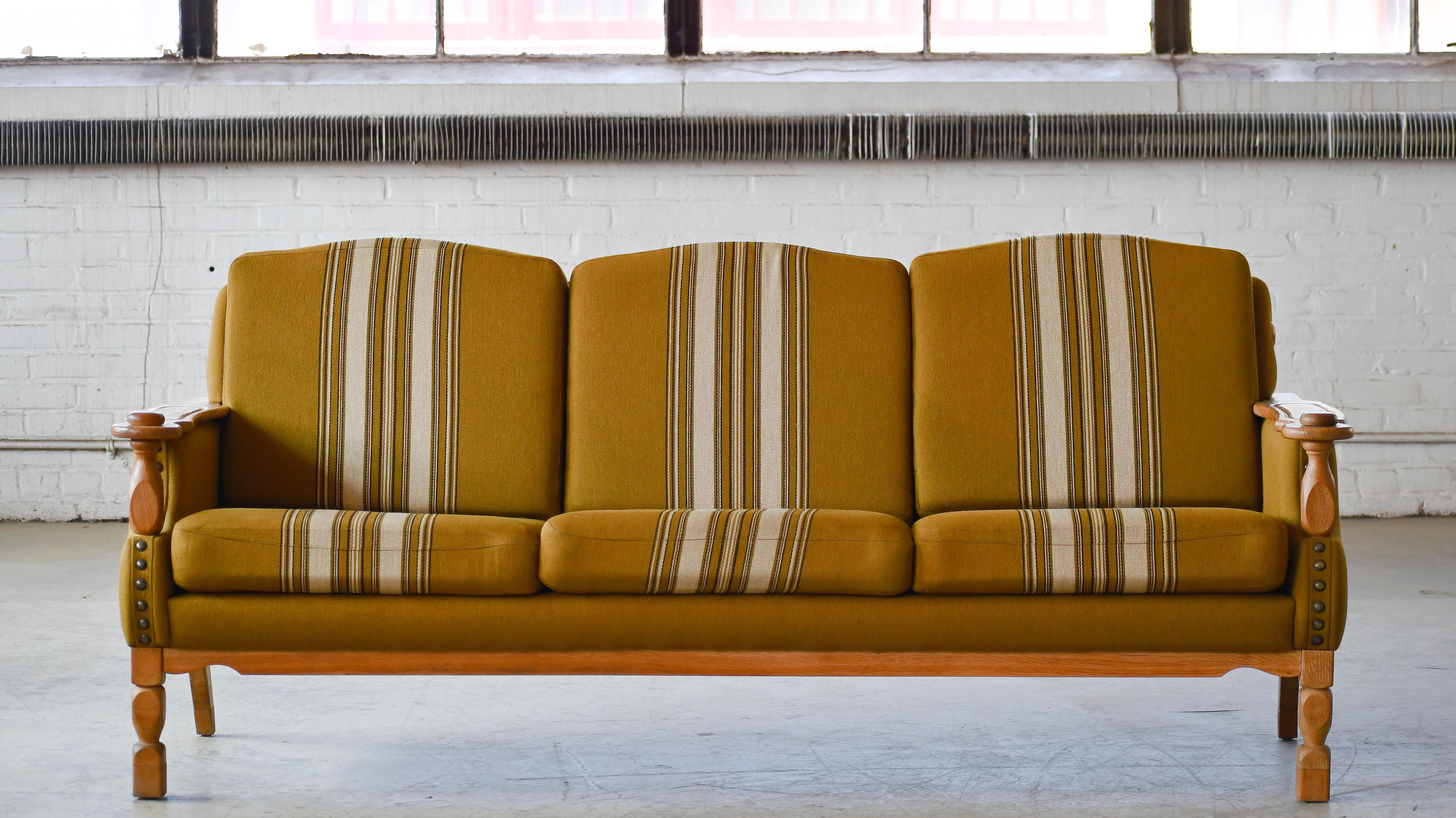 Danish Brutalist 3-Seater Sofa in Solid Oak attributed to Henry Kjærnulf, 1960s In Good Condition For Sale In Bridgeport, CT