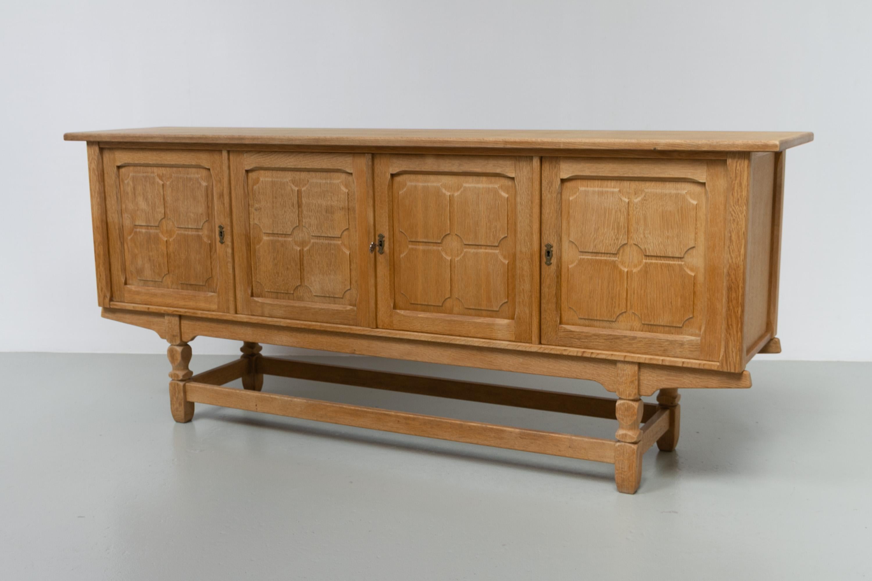 Danish Brutalist Oak Sideboard attributed to Henning Kjærnulf, 1960s.

Long and low Scandinavian Mid-Century Modern sideboard in solid Nordic white oak. Brutalist design by Henning Kjærnulf for EG Møbler, Denmark.

Very sculptural design with