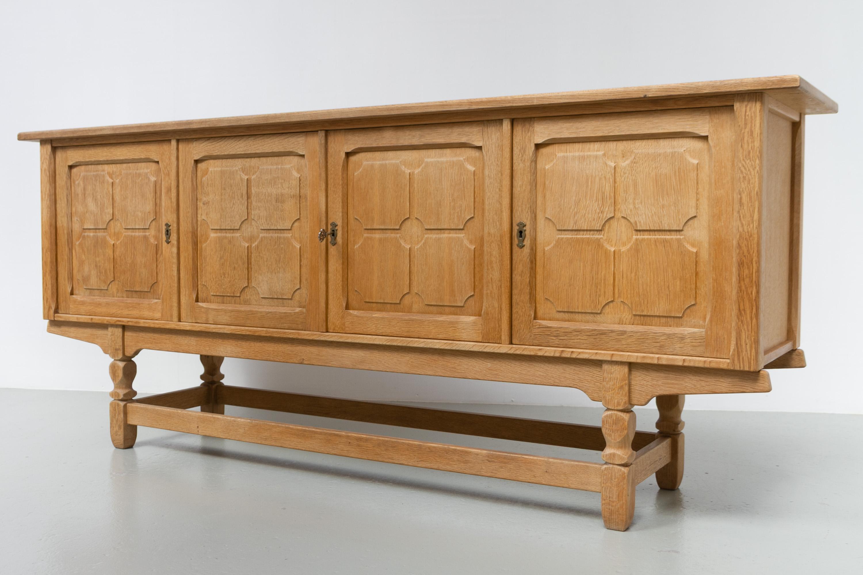 Danish Brutalist Low Oak Sideboard attributed to Henning Kjærnulf, 1960s. In Good Condition For Sale In Asaa, DK