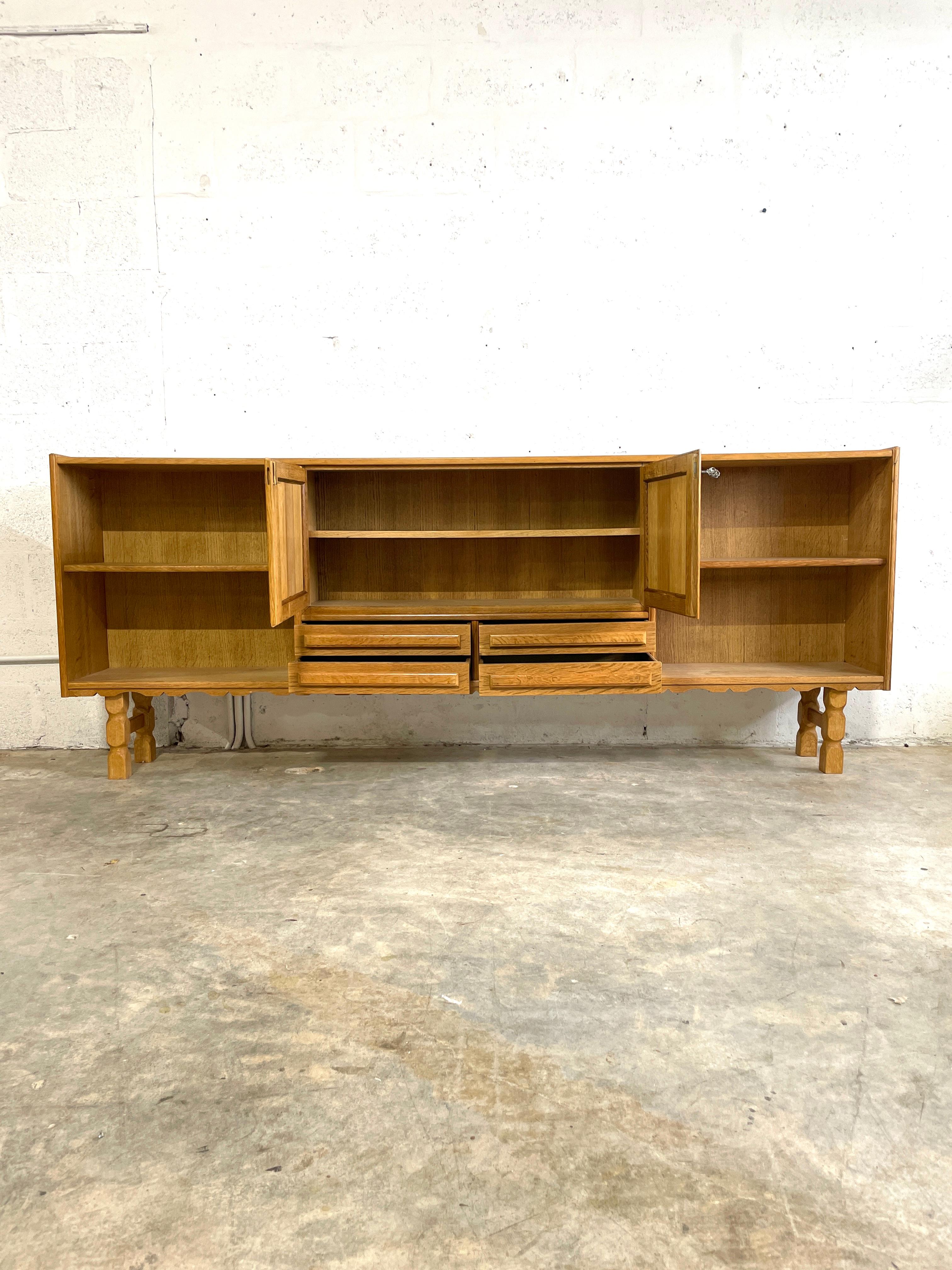 Brutalismo Danish Brutalist Oak Console or Credenza Henning Kjaernulf in vendita