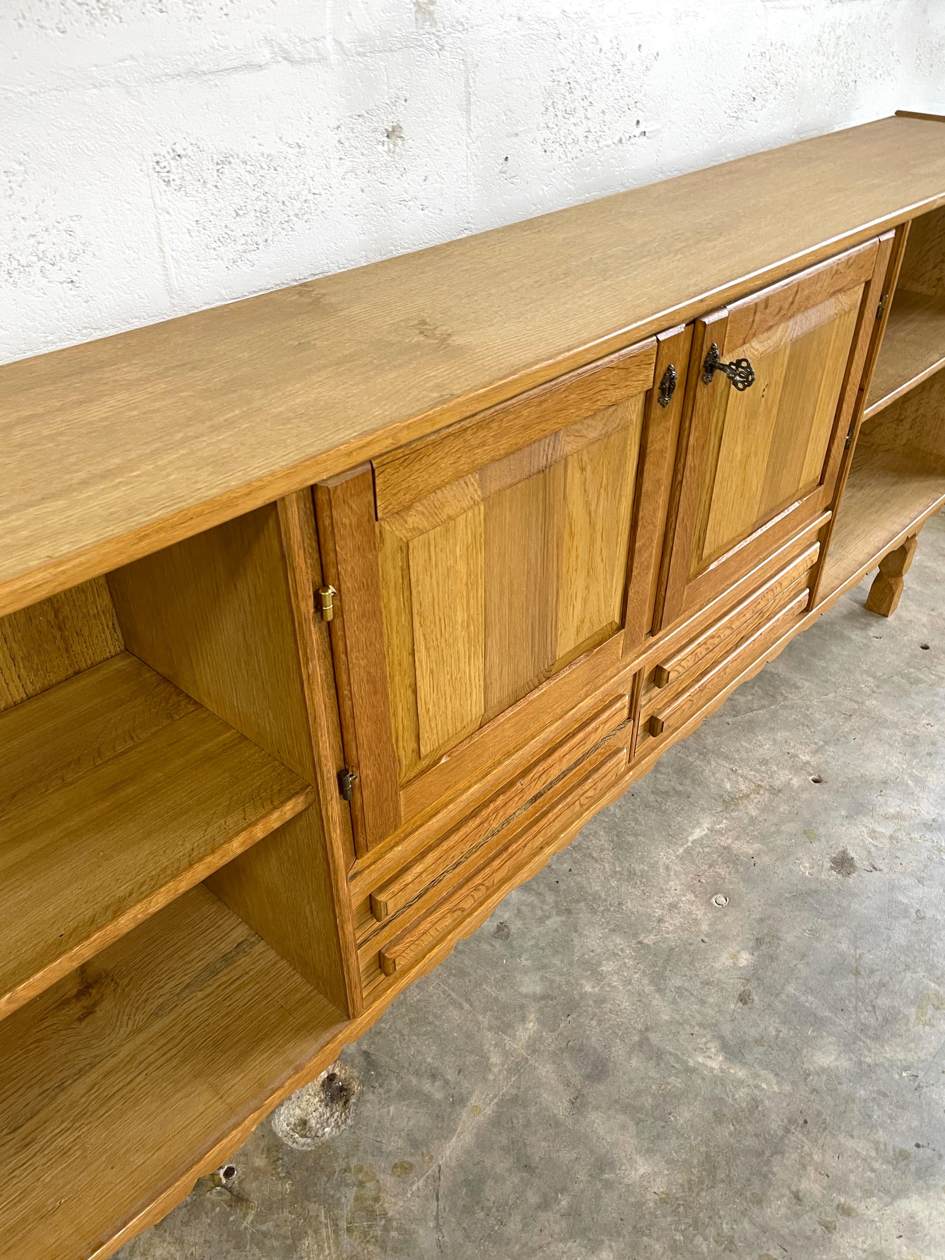Danish Brutalist Oak Console or Credenza Henning Kjaernulf In condizioni buone in vendita a Fort Lauderdale, FL