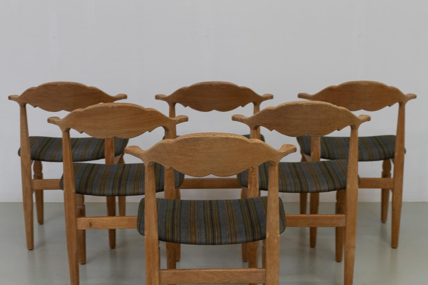 Sedie da pranzo danesi brutaliste in Oak di Henning Kjærnulf, anni '70. Set di 6 pezzi. in vendita 3
