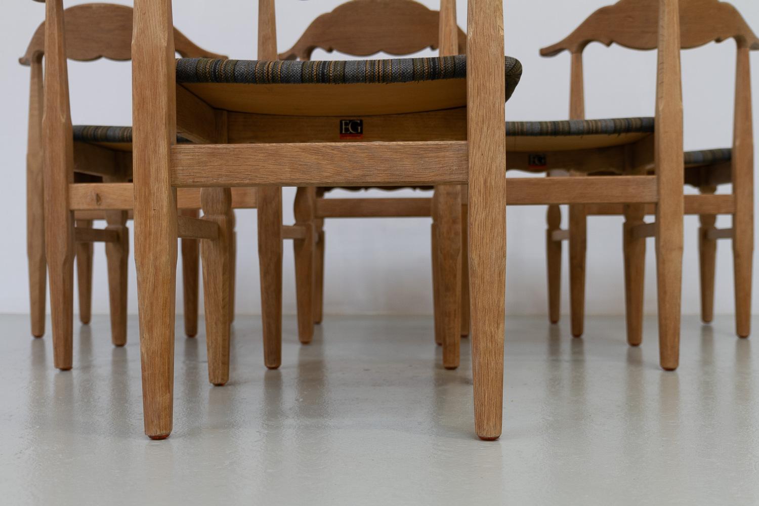 Sedie da pranzo danesi brutaliste in Oak di Henning Kjærnulf, anni '70. Set di 6 pezzi. in vendita 4