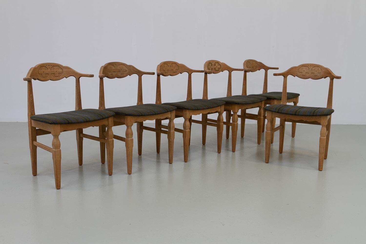 Sedie da pranzo danesi brutaliste in Oak di Henning Kjærnulf, anni '70. Set di 6 pezzi. in vendita 6