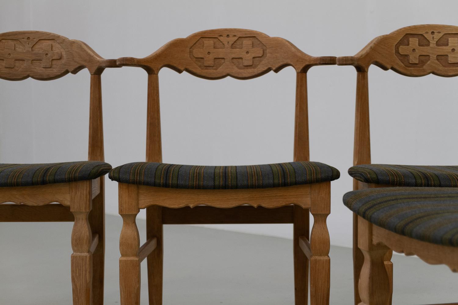 Sedie da pranzo danesi brutaliste in Oak di Henning Kjærnulf, anni '70. Set di 6 pezzi. in vendita 10