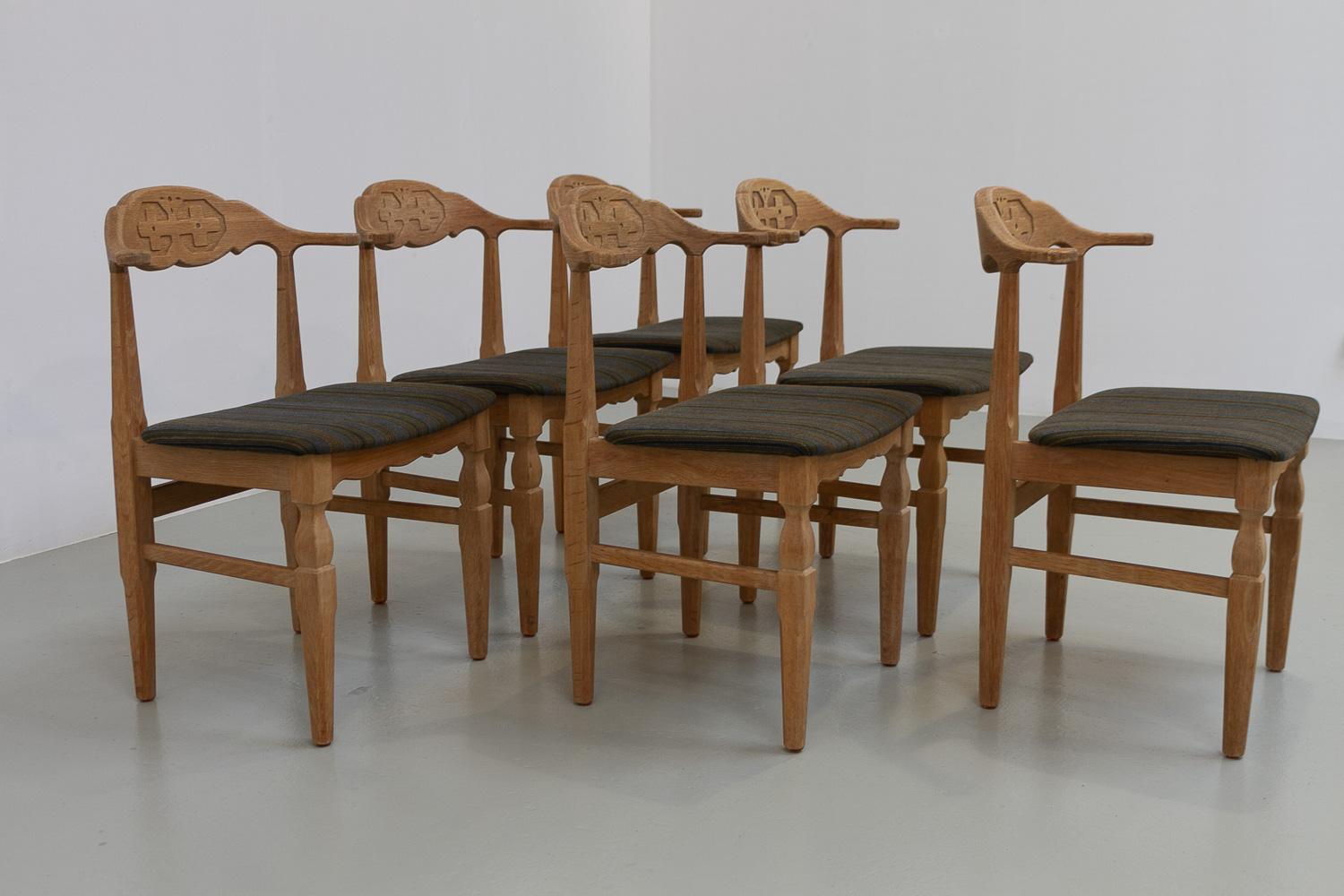 Danese Sedie da pranzo danesi brutaliste in Oak di Henning Kjærnulf, anni '70. Set di 6 pezzi. in vendita
