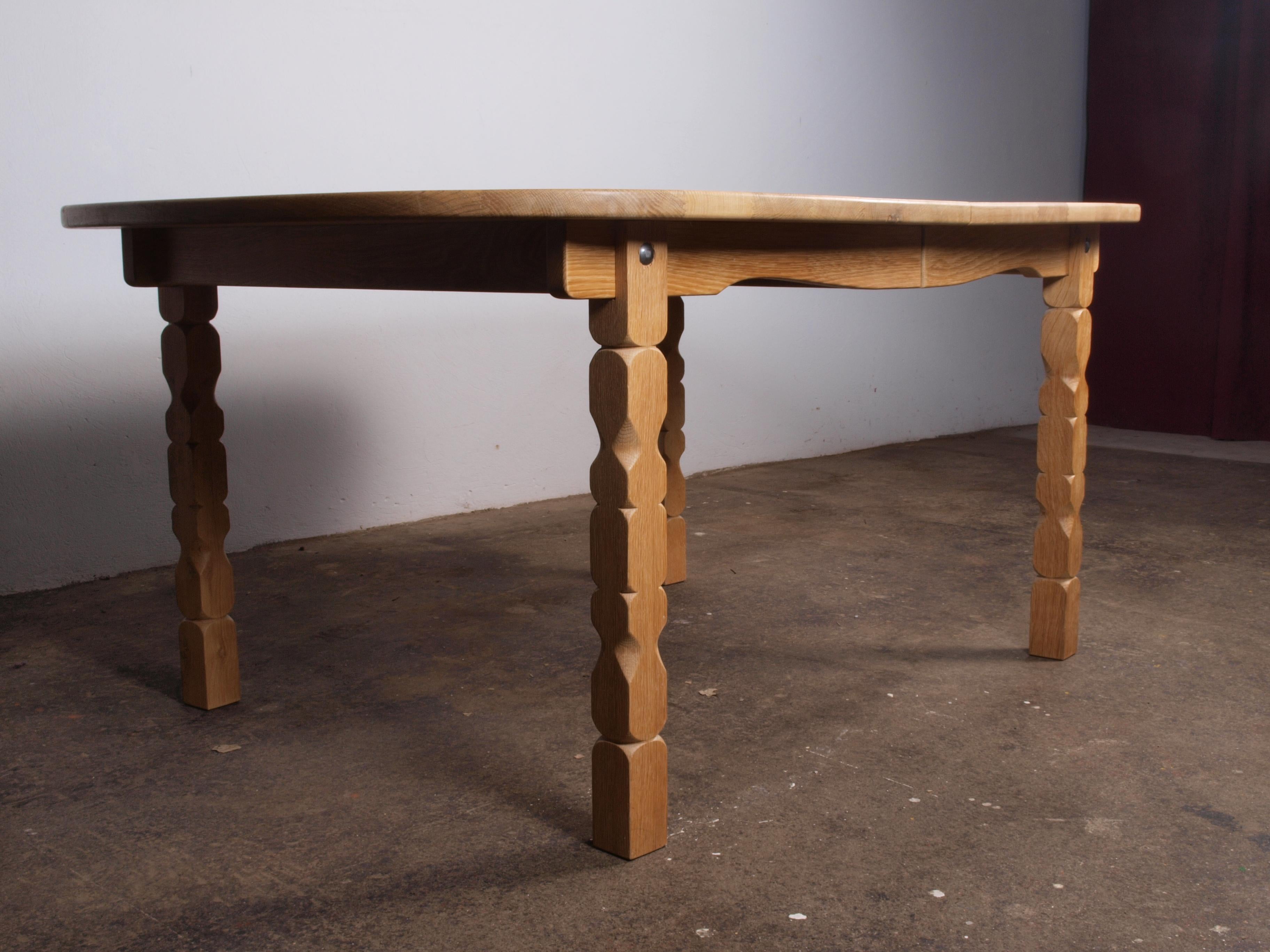 Danish Brutalist Oak Dining Table in the style of Henning Kjærnulf, 1960s For Sale 6