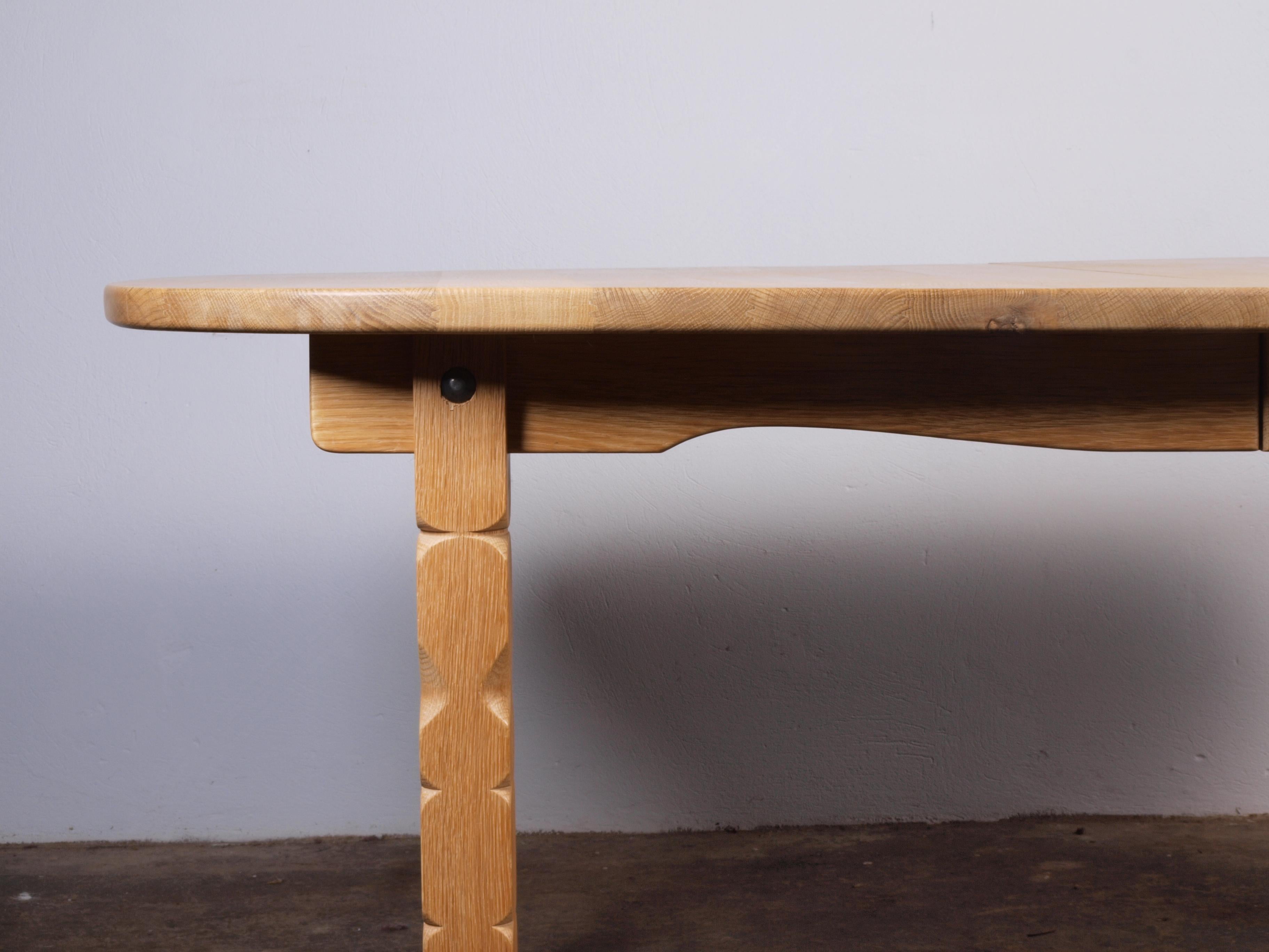Danish Brutalist Oak Dining Table in the style of Henning Kjærnulf, 1960s For Sale 3